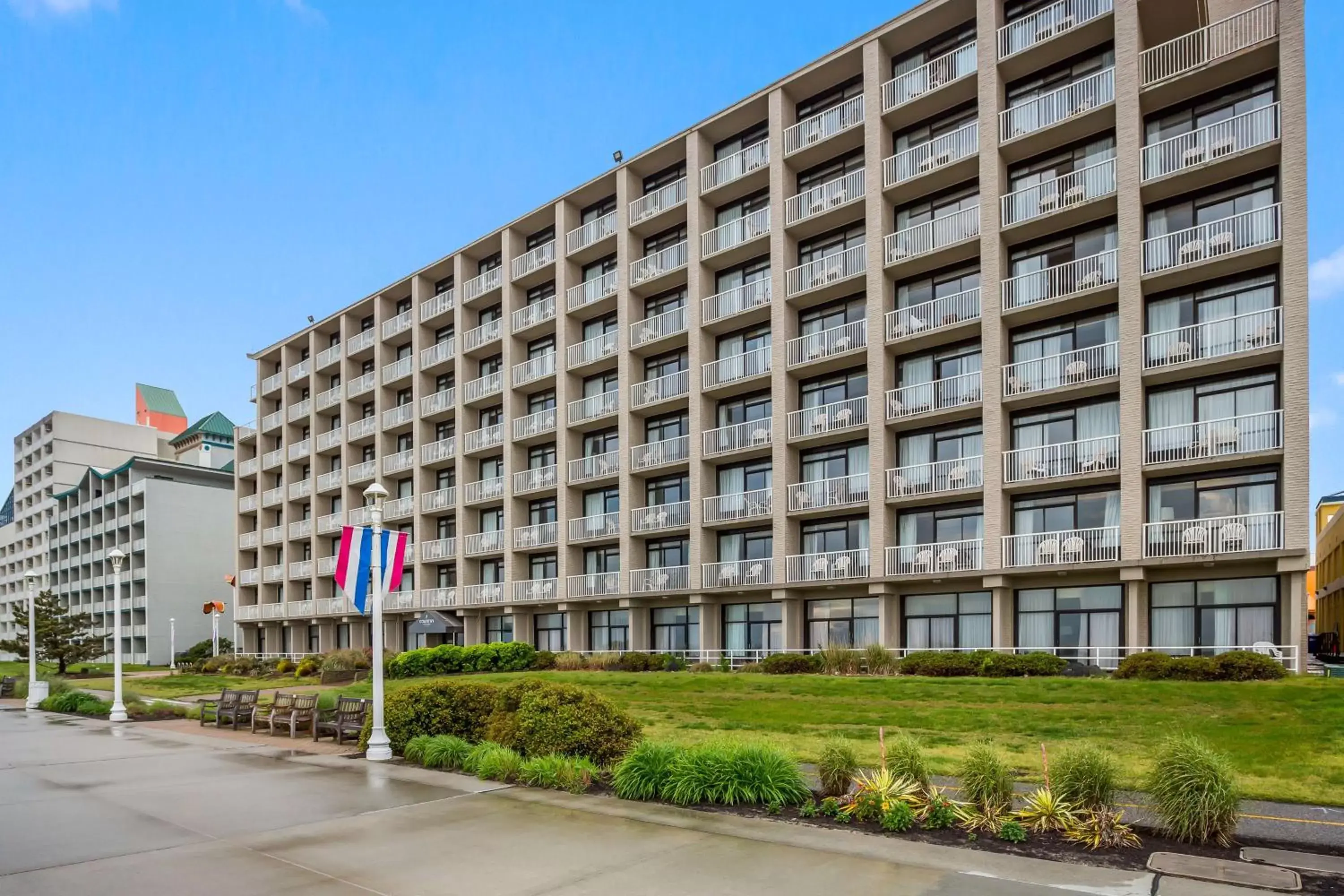 Property Building in Country Inn & Suites by Radisson, Virginia Beach (Oceanfront), VA