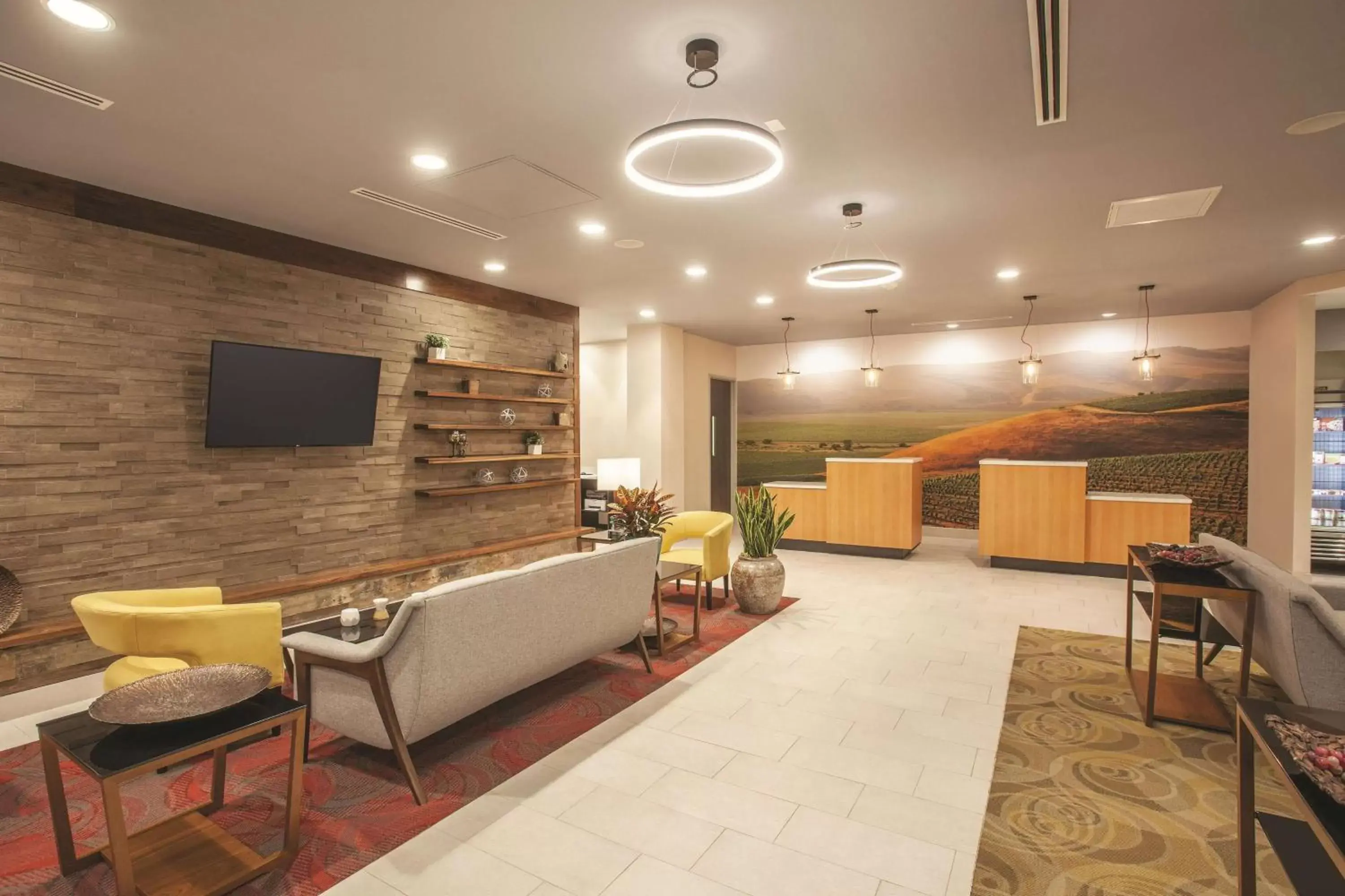 Lobby or reception in La Quinta by Wyndham Morgan Hill-San Jose South