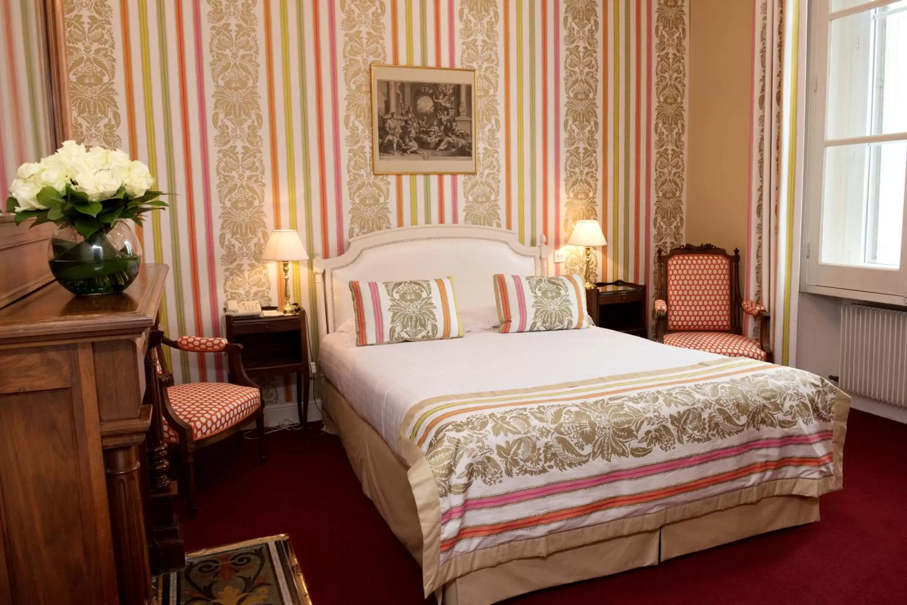 Photo of the whole room, Bed in Hôtel Le Choiseul