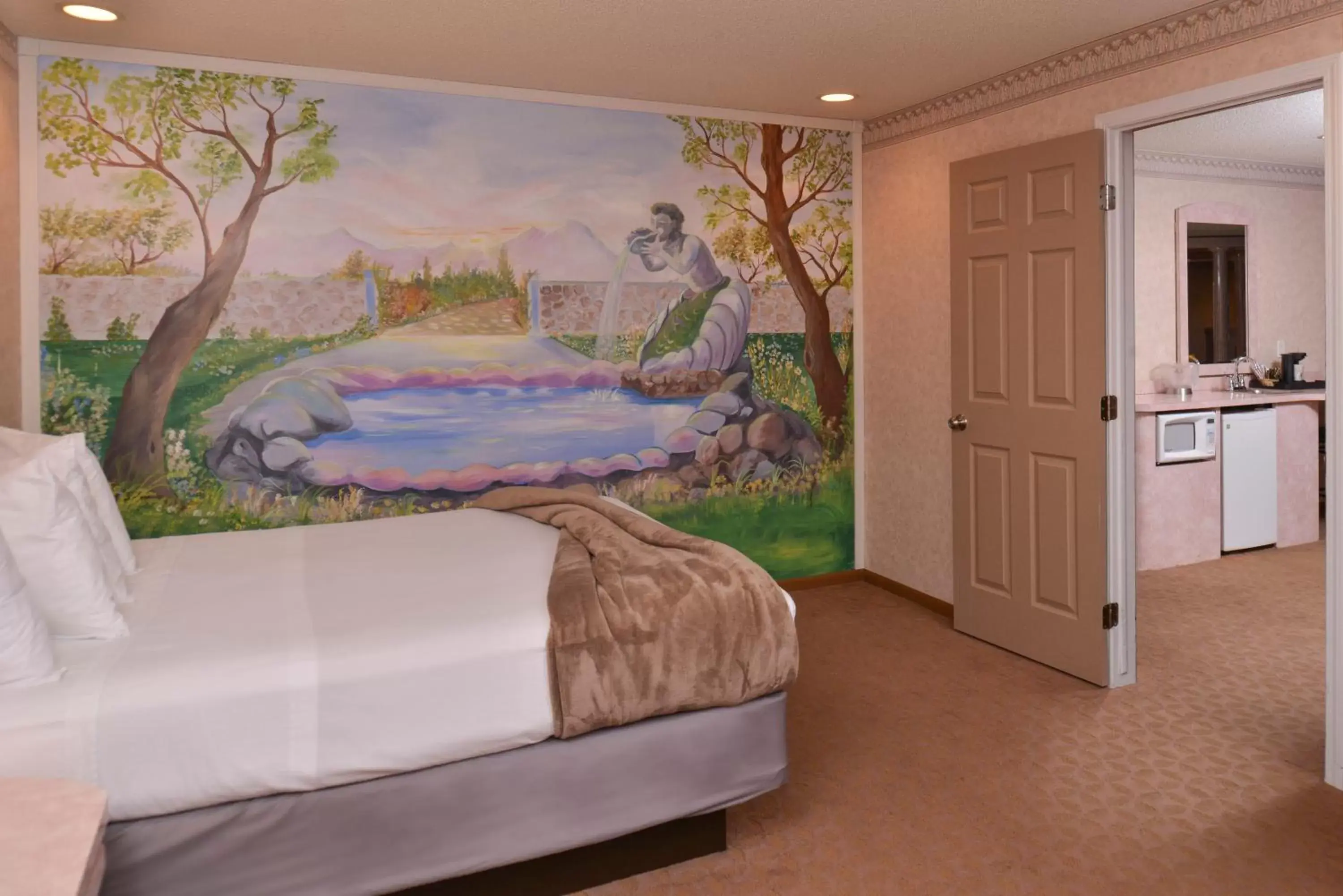 Kitchen or kitchenette, Room Photo in Atlantis Family Waterpark Hotel