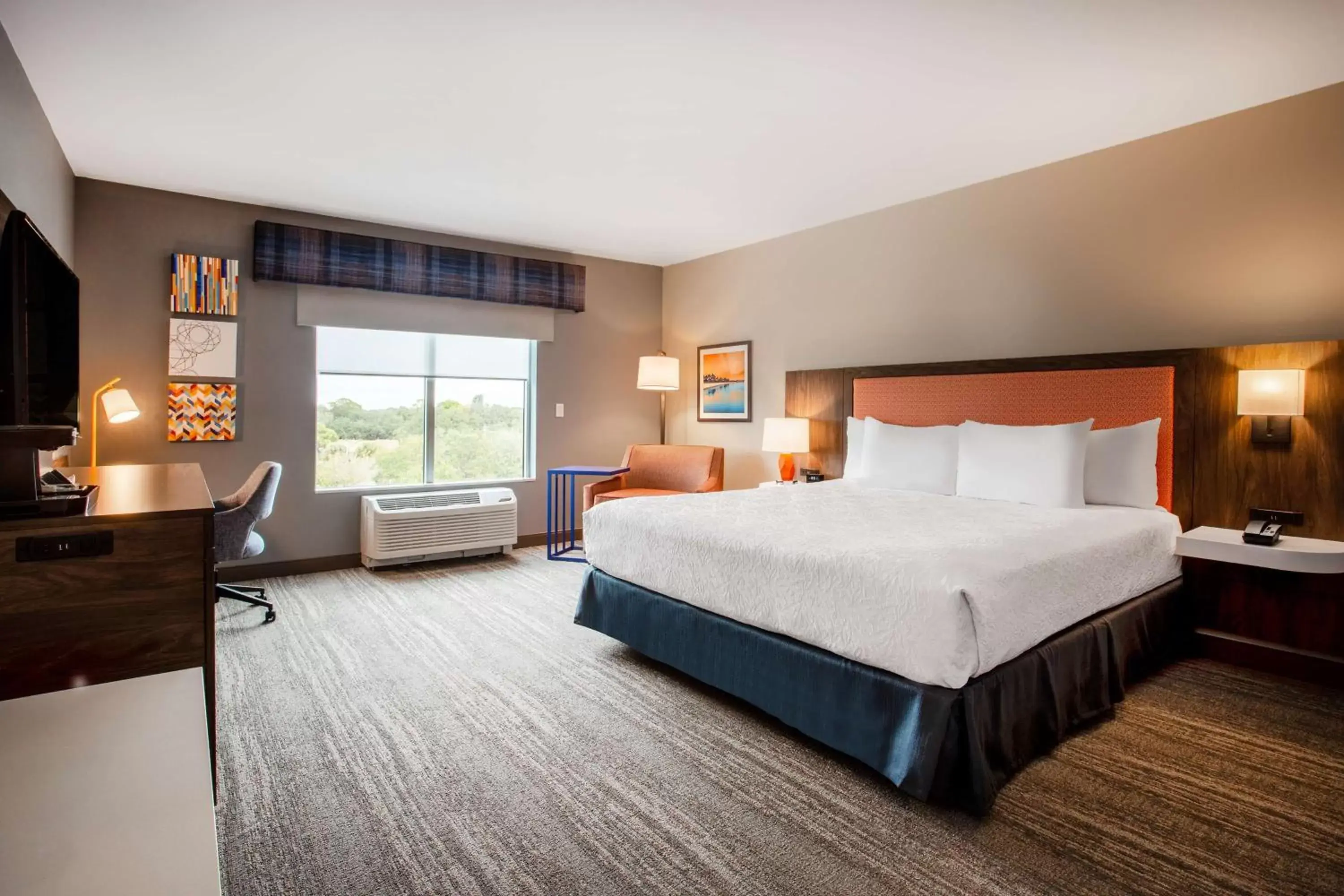 Bedroom, Bed in Hampton Inn & Suites North Port, Fl