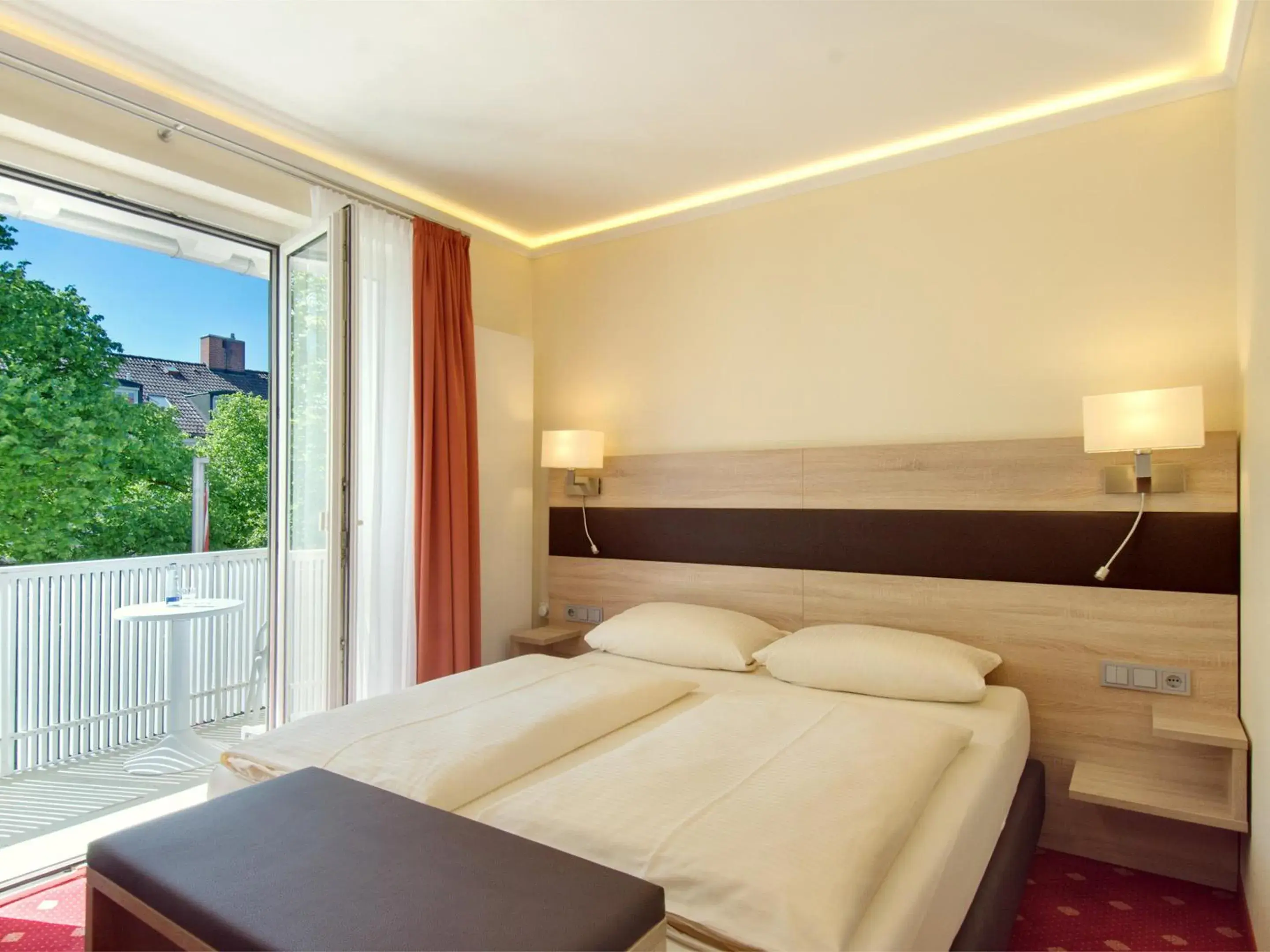 Photo of the whole room, Bed in Hotel Kriemhild am Hirschgarten
