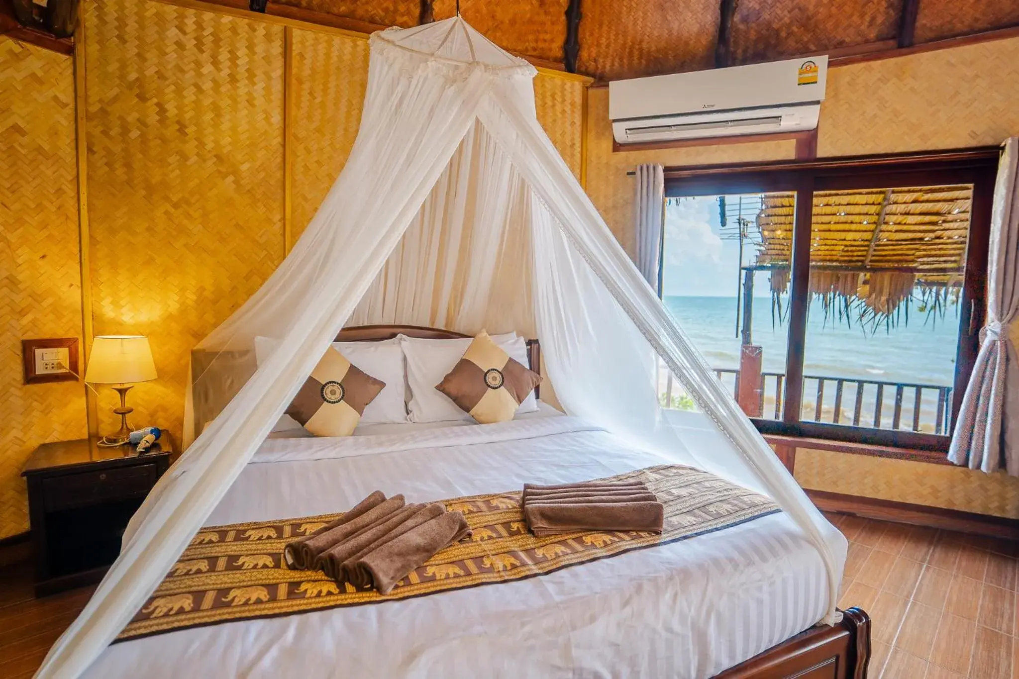 Bedroom, Bed in Koh Jum Resort