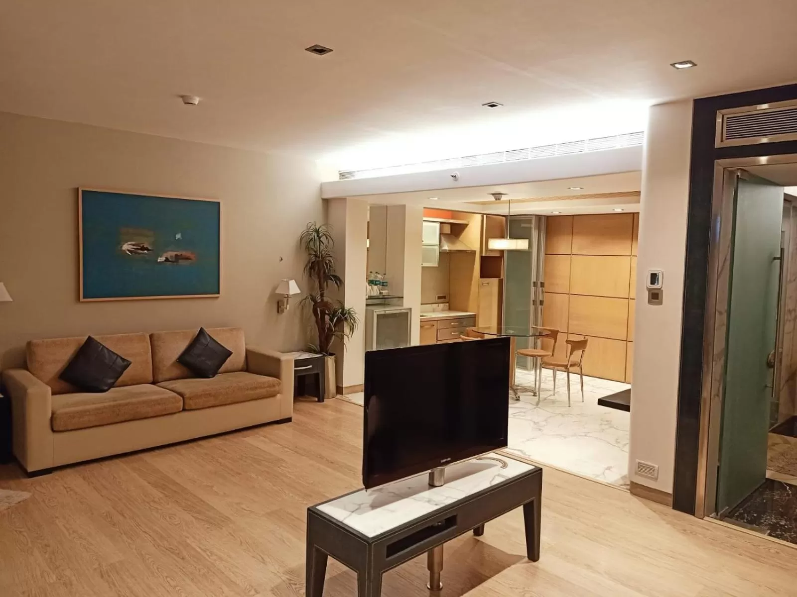 Living room in Mirage Hotel, Mumbai International Airport