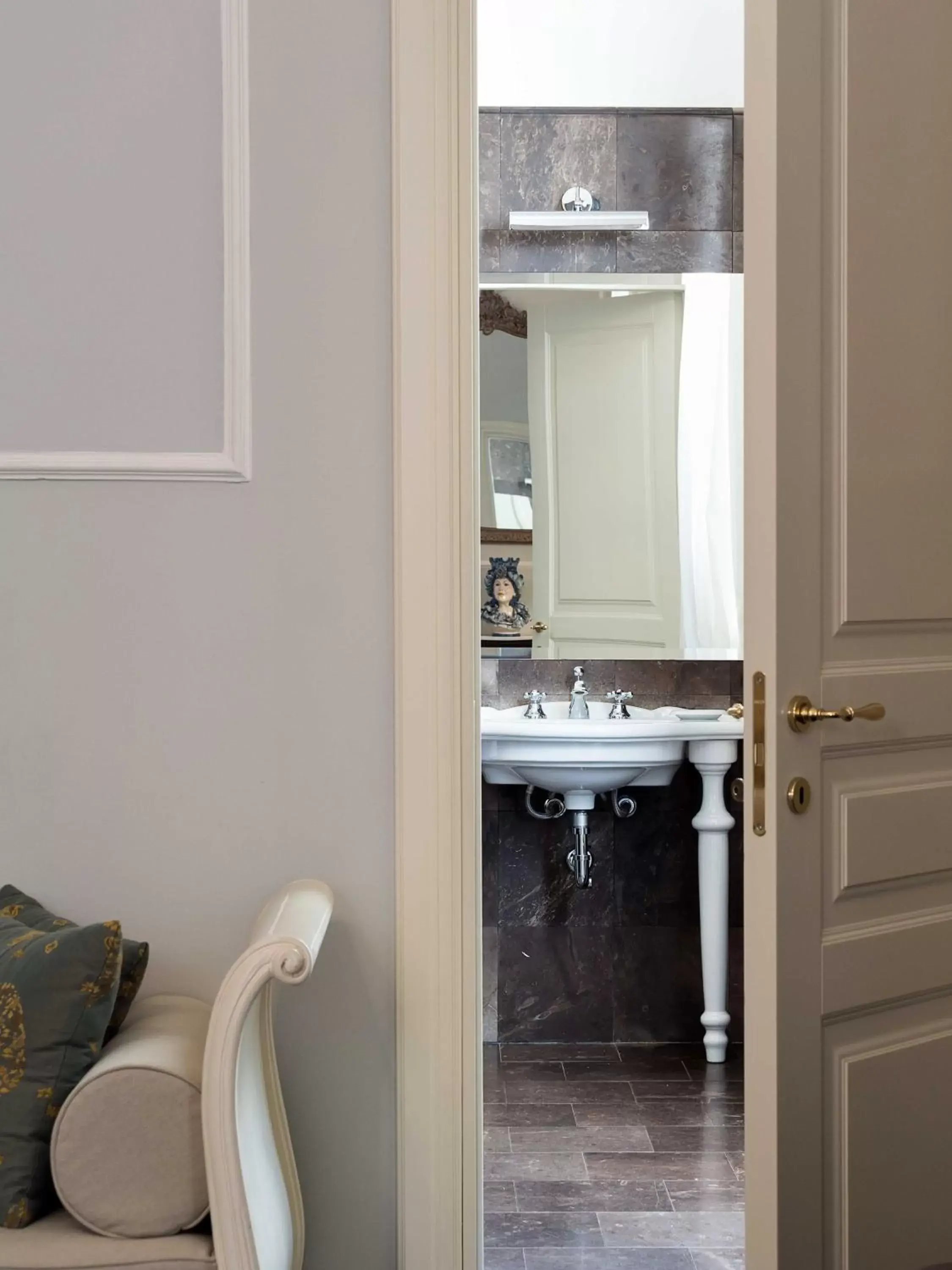 Bathroom, Kitchen/Kitchenette in Gagliardi Boutique Hotel