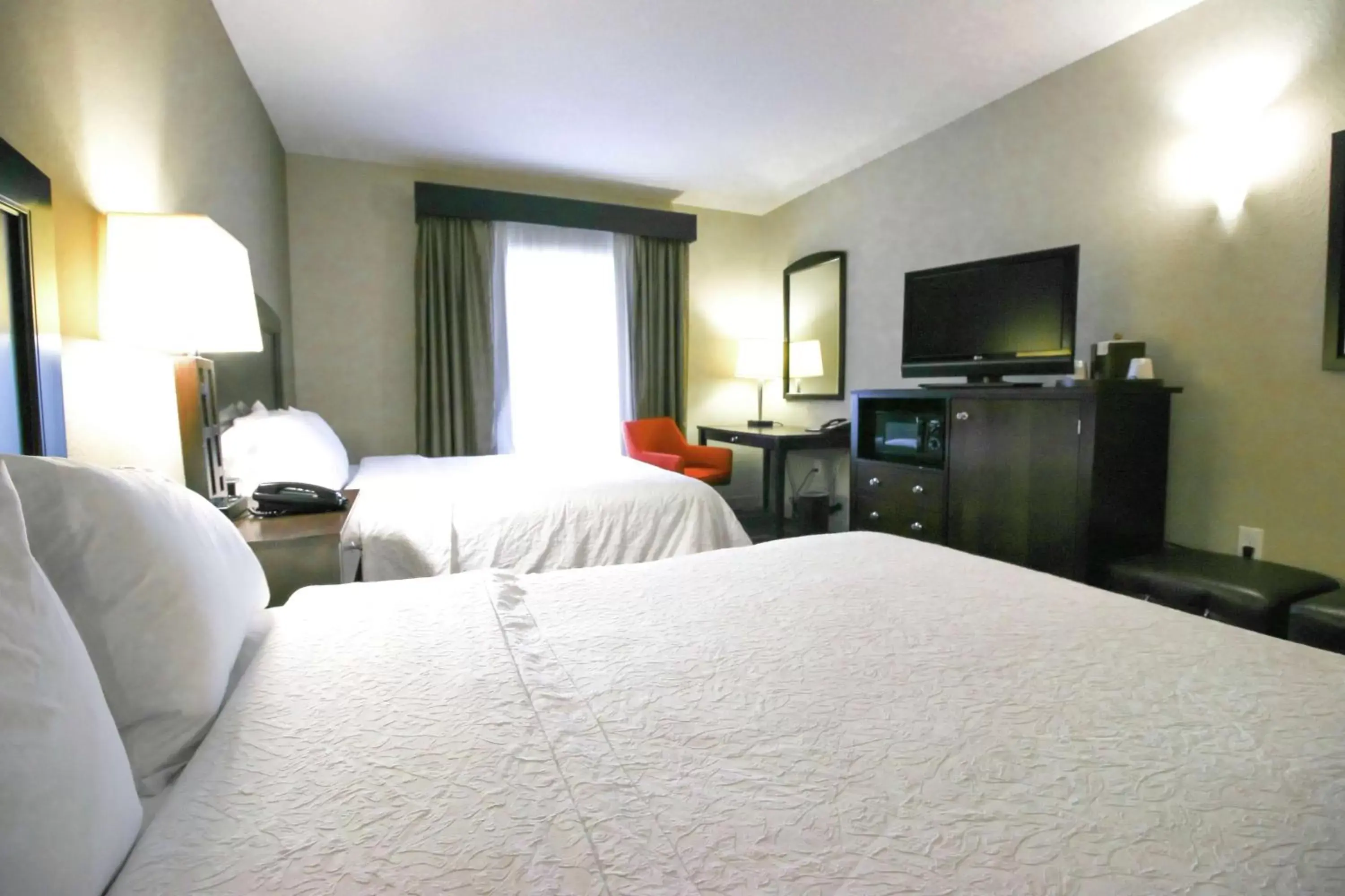 Bedroom, Bed in Hampton Inn & Suites Flowery Branch