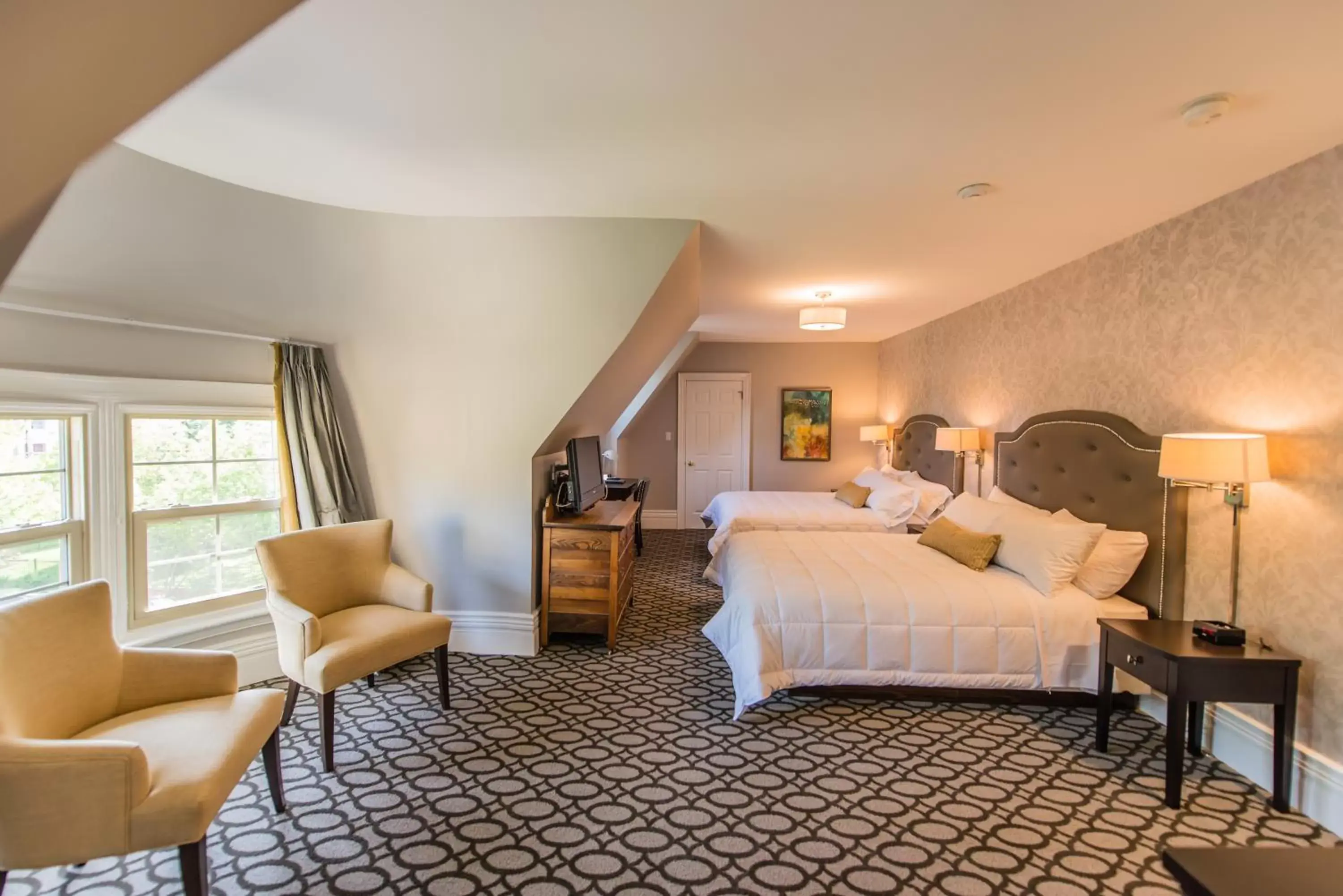 Queen Room with Two Queen Beds in The Idlewyld Inn and Spa