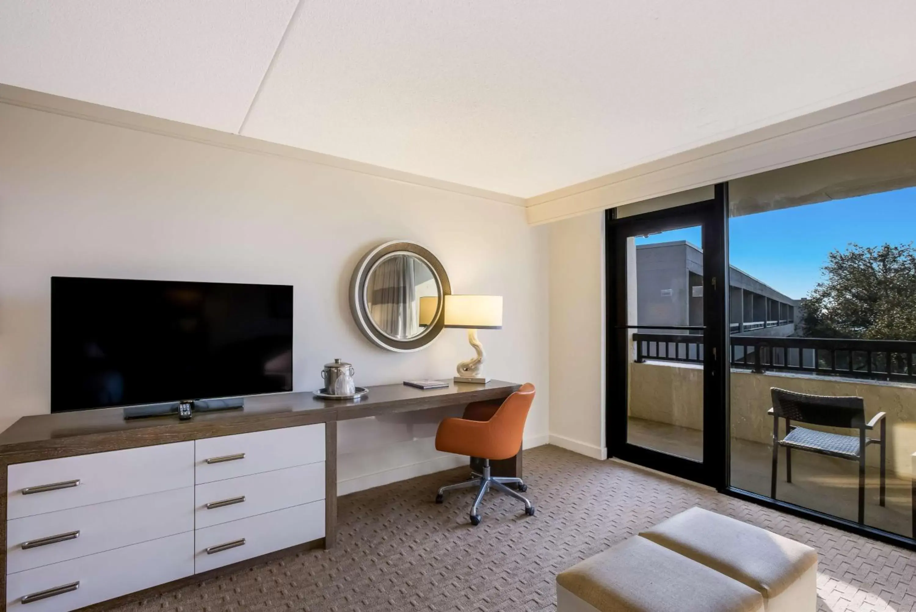 Bedroom, TV/Entertainment Center in Sonesta Resort Hilton Head Island