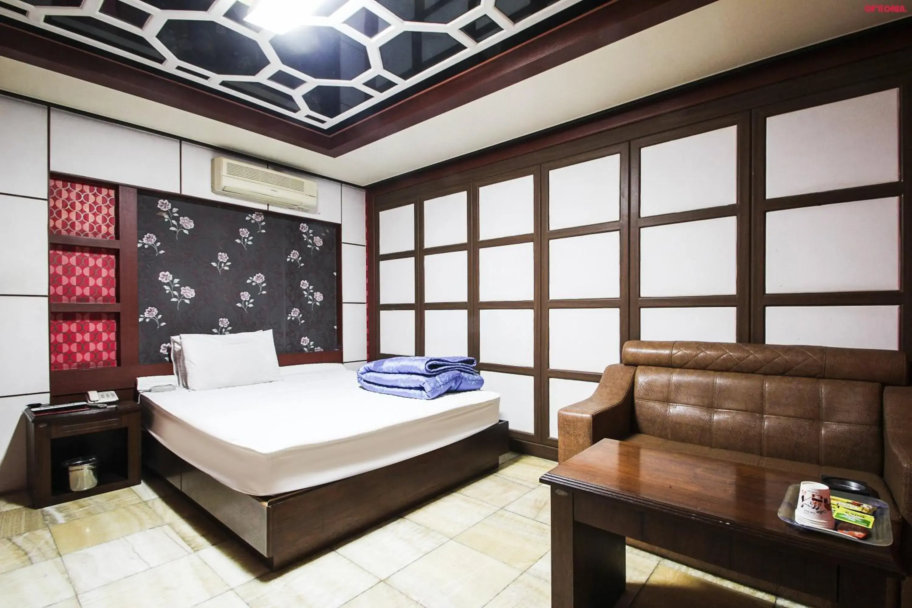 Bed in Plus Motel Bed in Plus Motel