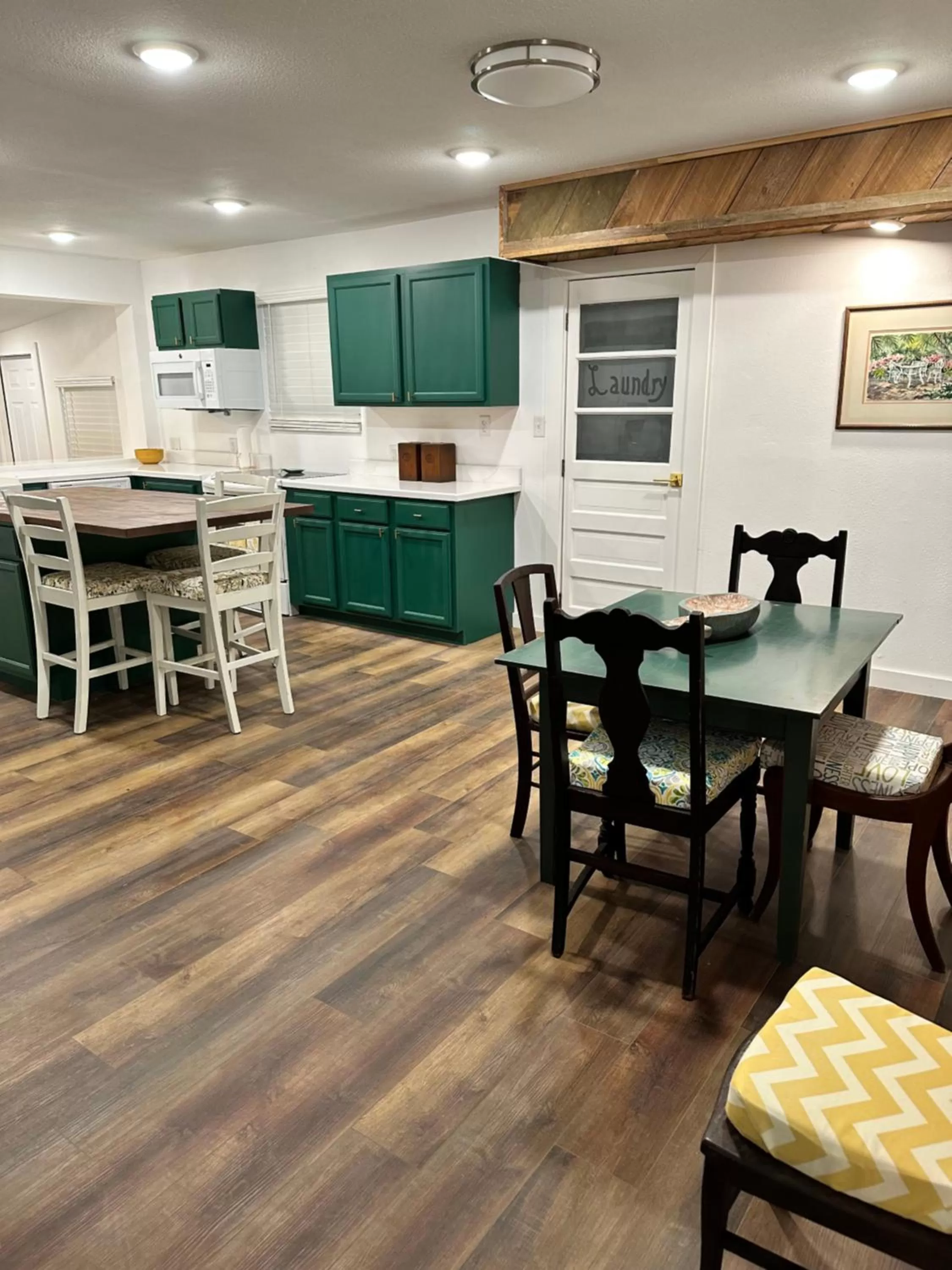 Dining area in Nature Coast Inn & Cottages