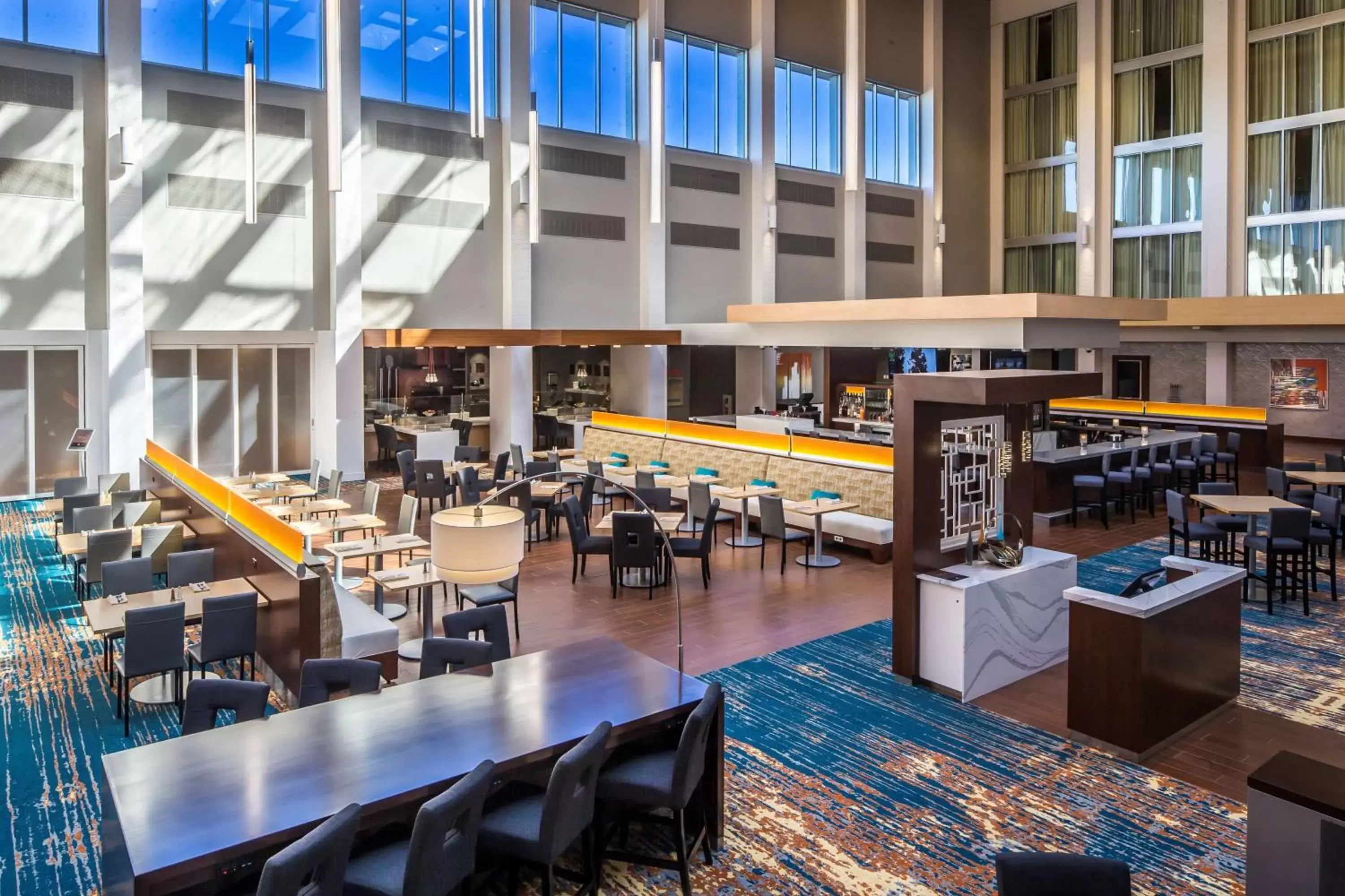 Lobby or reception, Restaurant/Places to Eat in DoubleTree by Hilton Pittsburgh - Cranberry