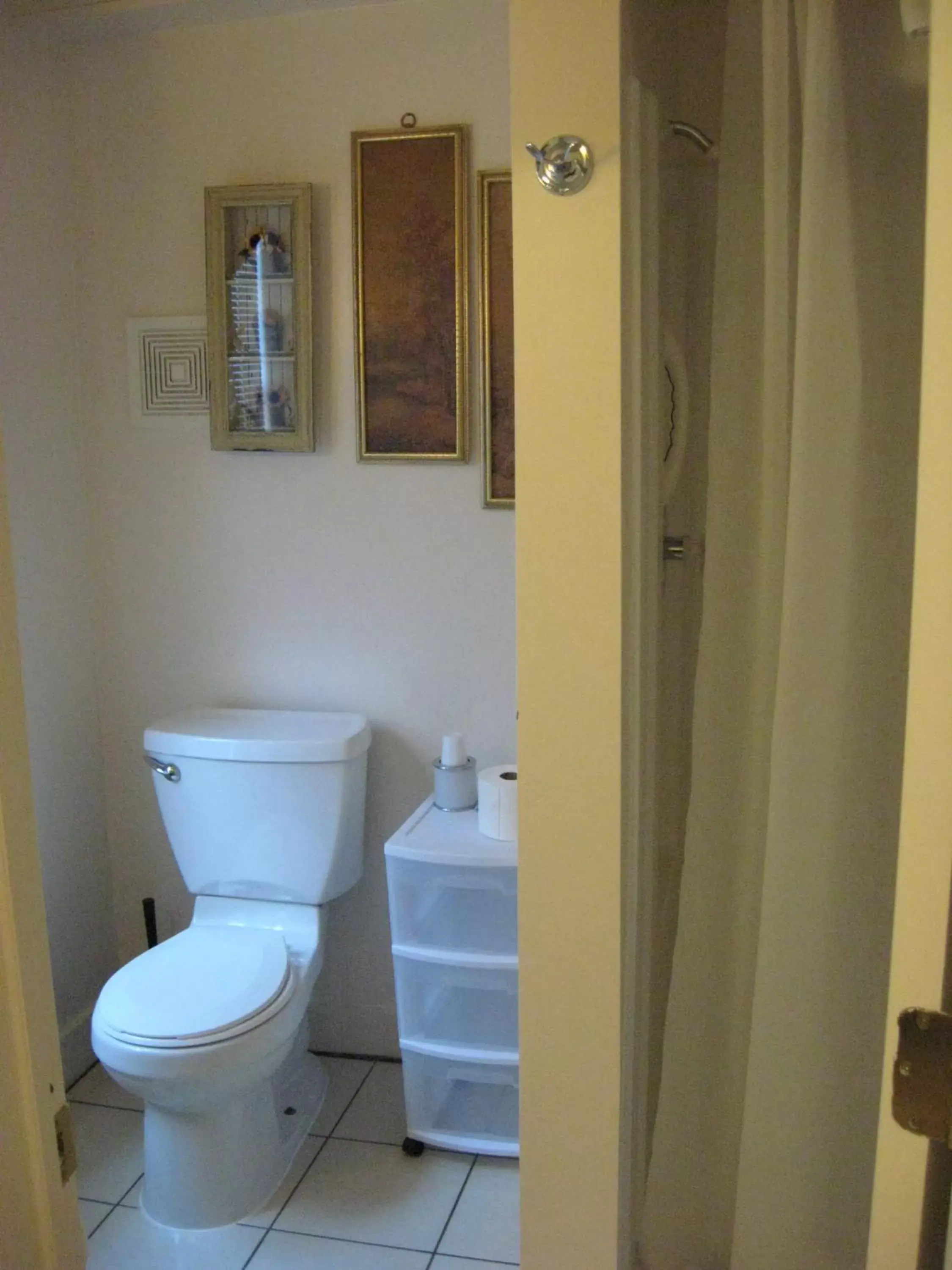 Bathroom in Bayberry House Bed and Breakfast