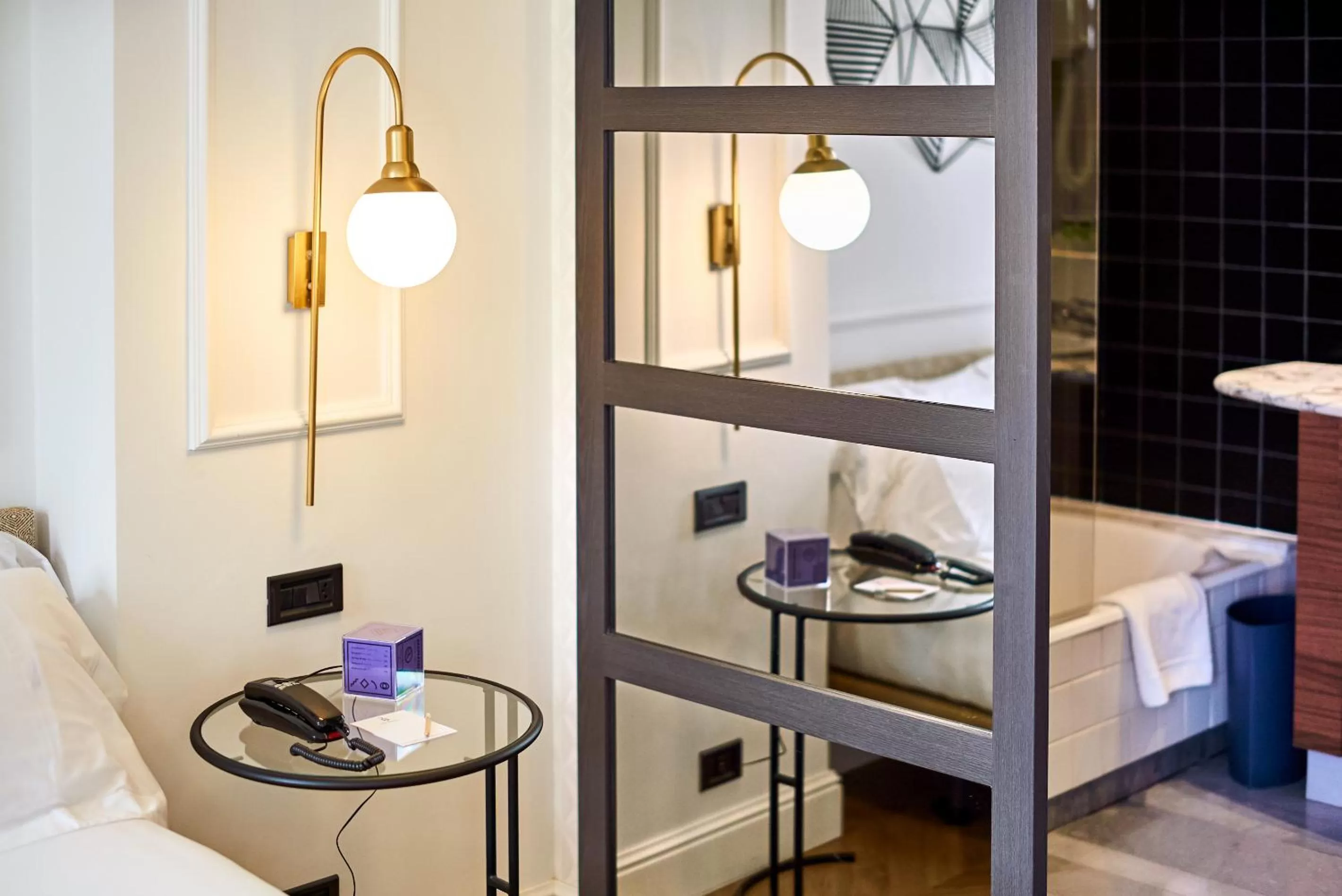 Bathroom, Bed in Occidental León Alfonso V