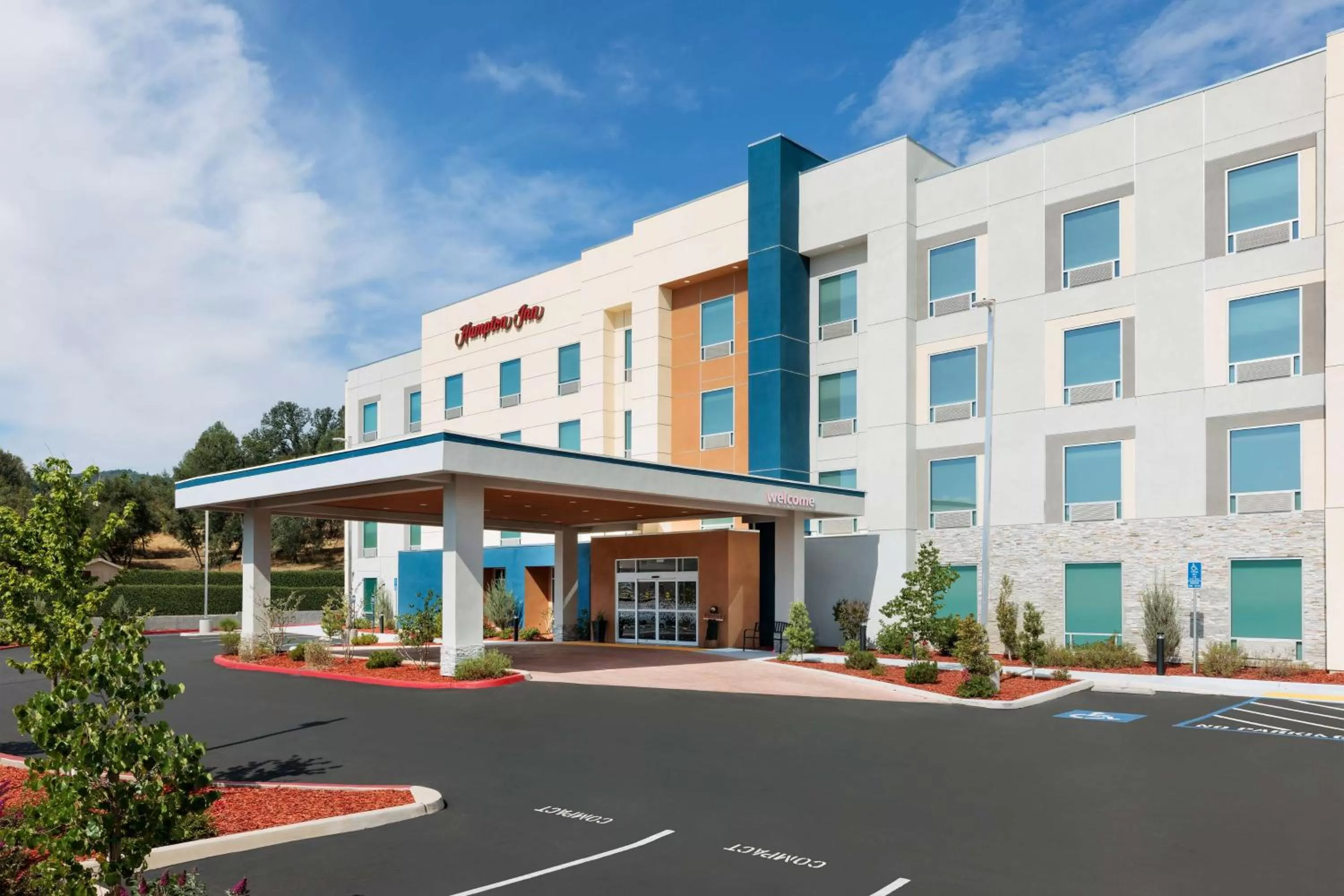 Property building in Hampton Inn Oakhurst-Yosemite