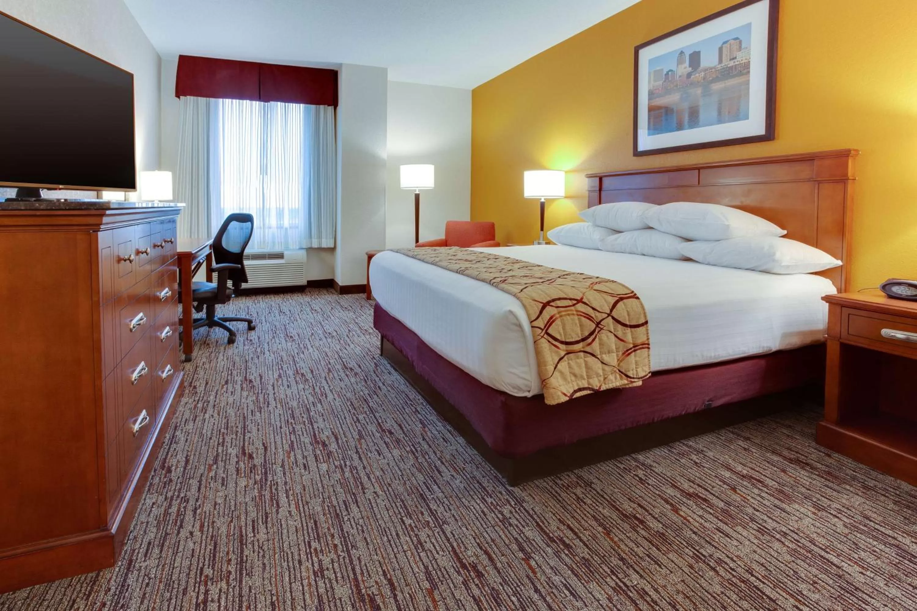 Deluxe King Room - High Floor in Drury Inn & Suites West Des Moines