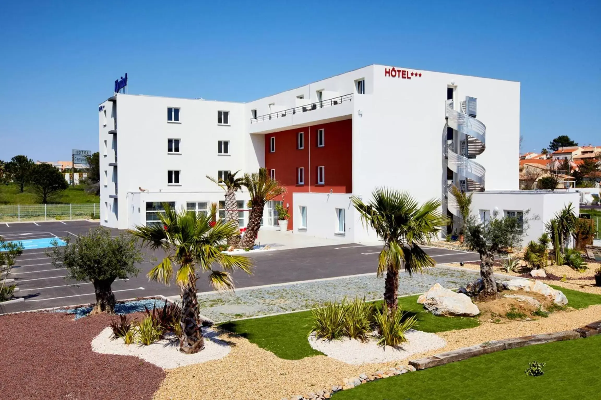 Facade/entrance, Property Building in Kyriad Perpignan Sud