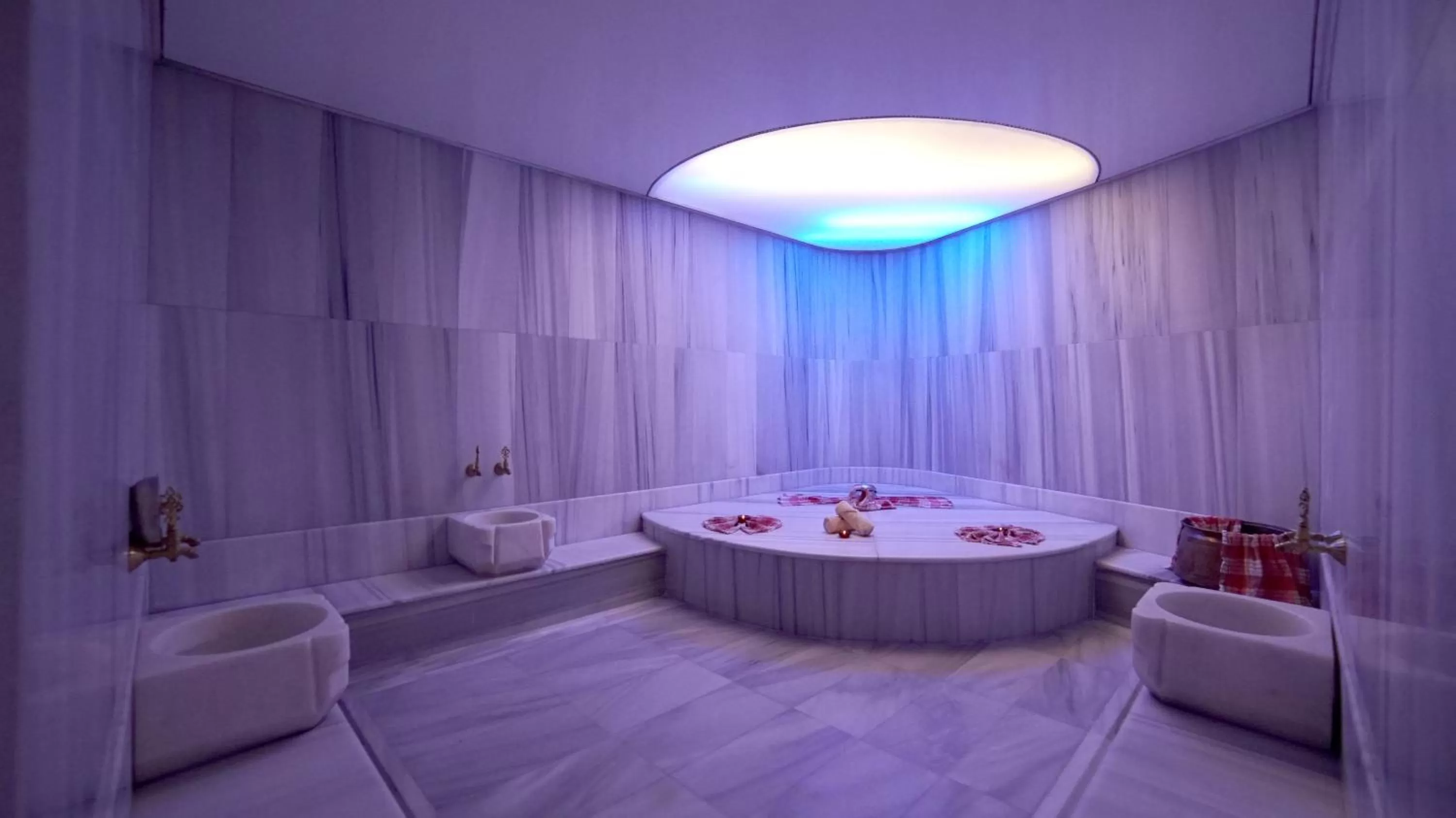 Public Bath in Point Hotel Taksim