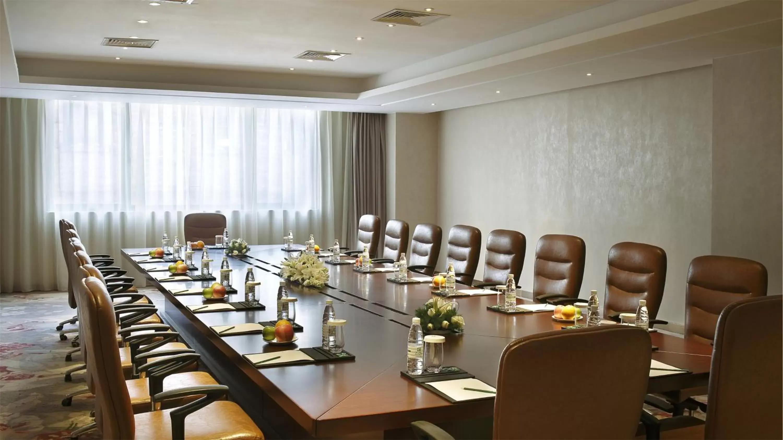 Meeting/conference room in Holiday Inn Kunming City Centre, an IHG Hotel