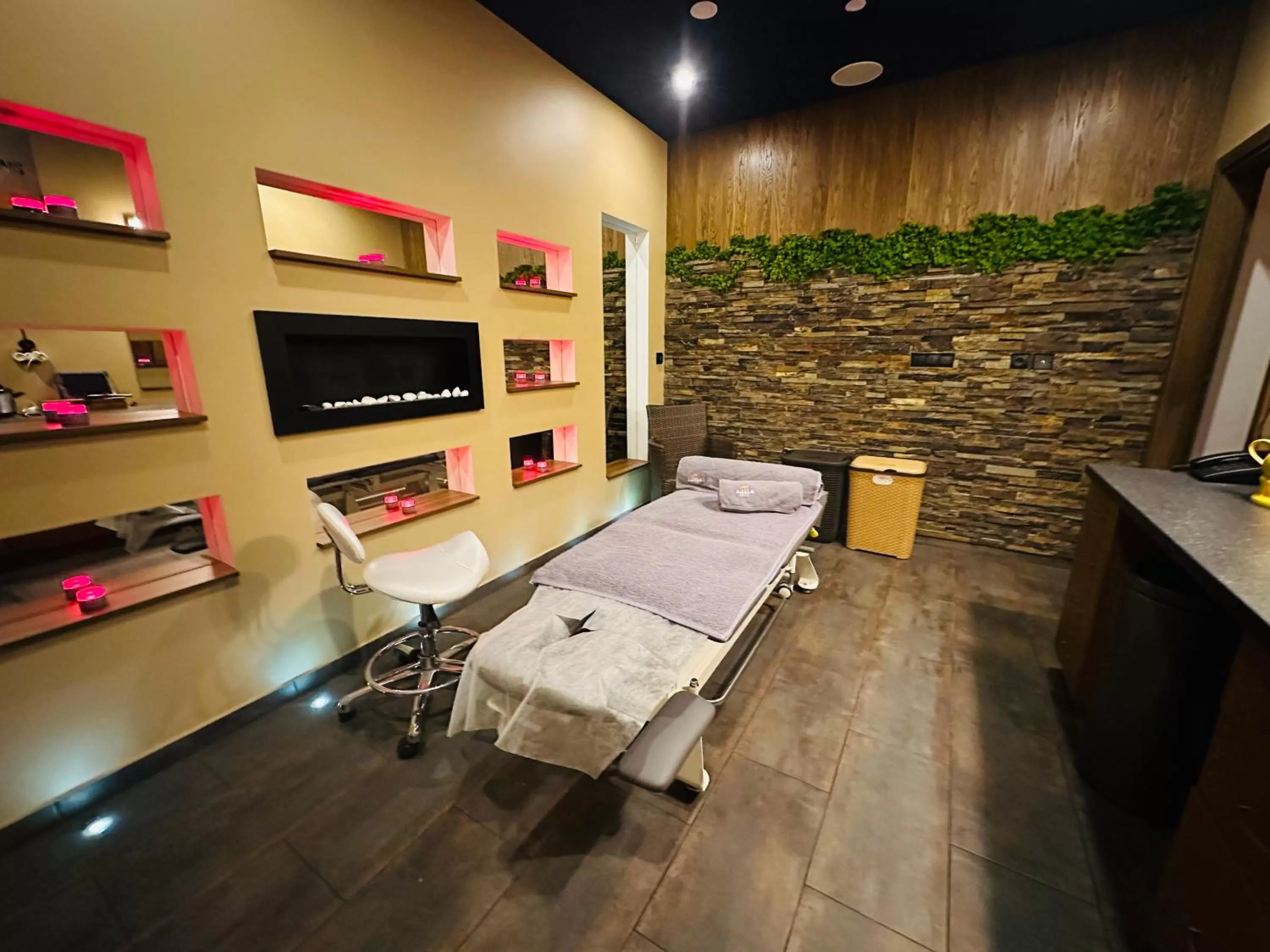 Massage in Amber Hotel