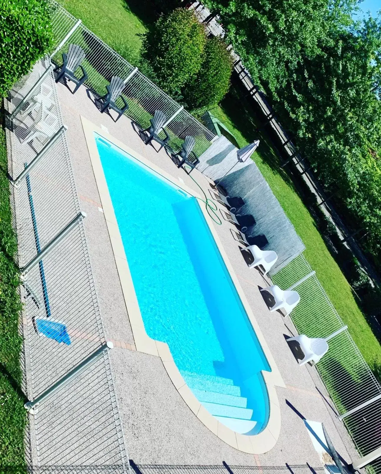 Swimming pool, Pool View in L'Auberge Everhotel de Tarbes-Ibos