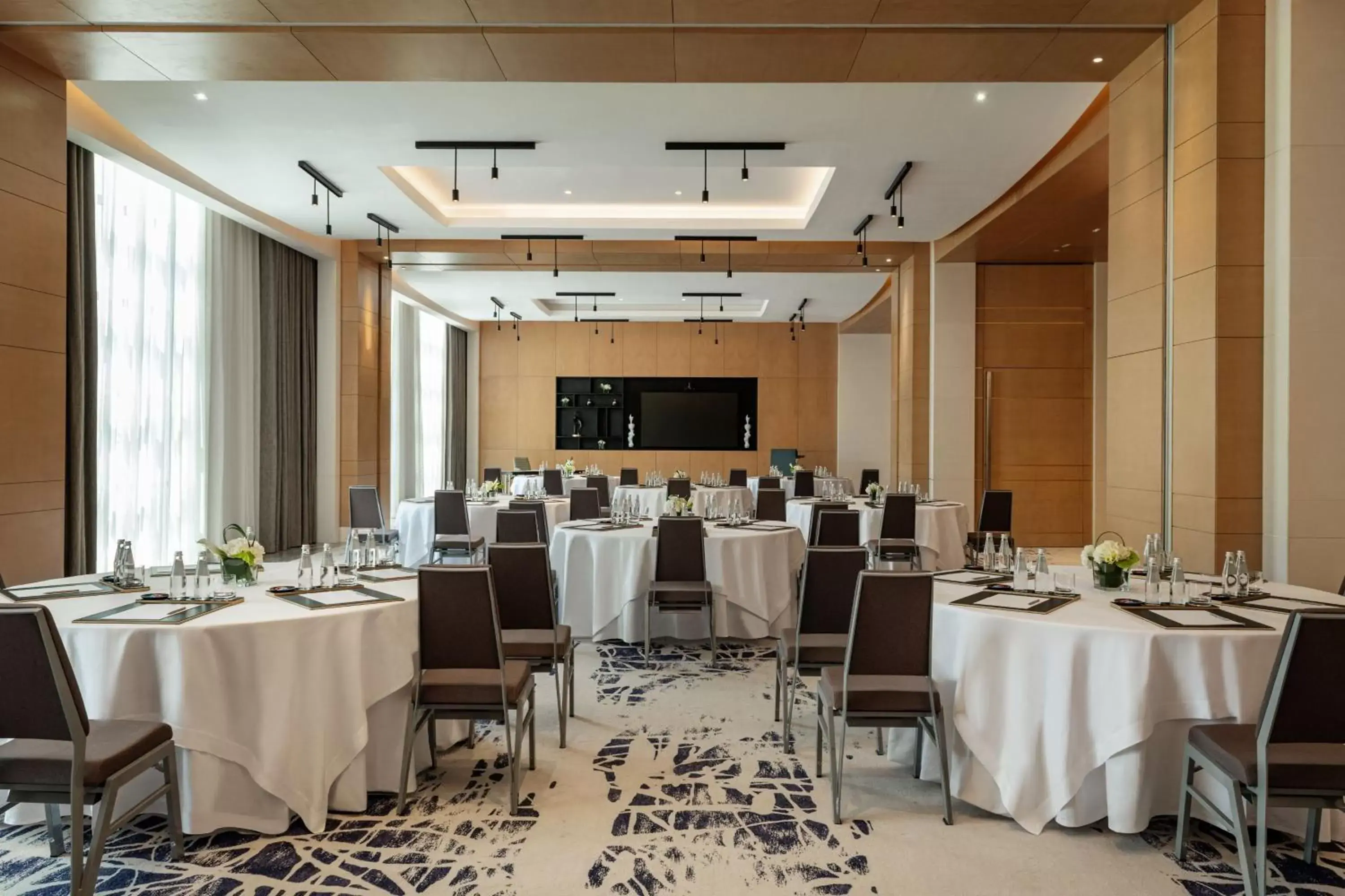 Meeting/conference room, Restaurant/Places to Eat in Le Royal Méridien Doha