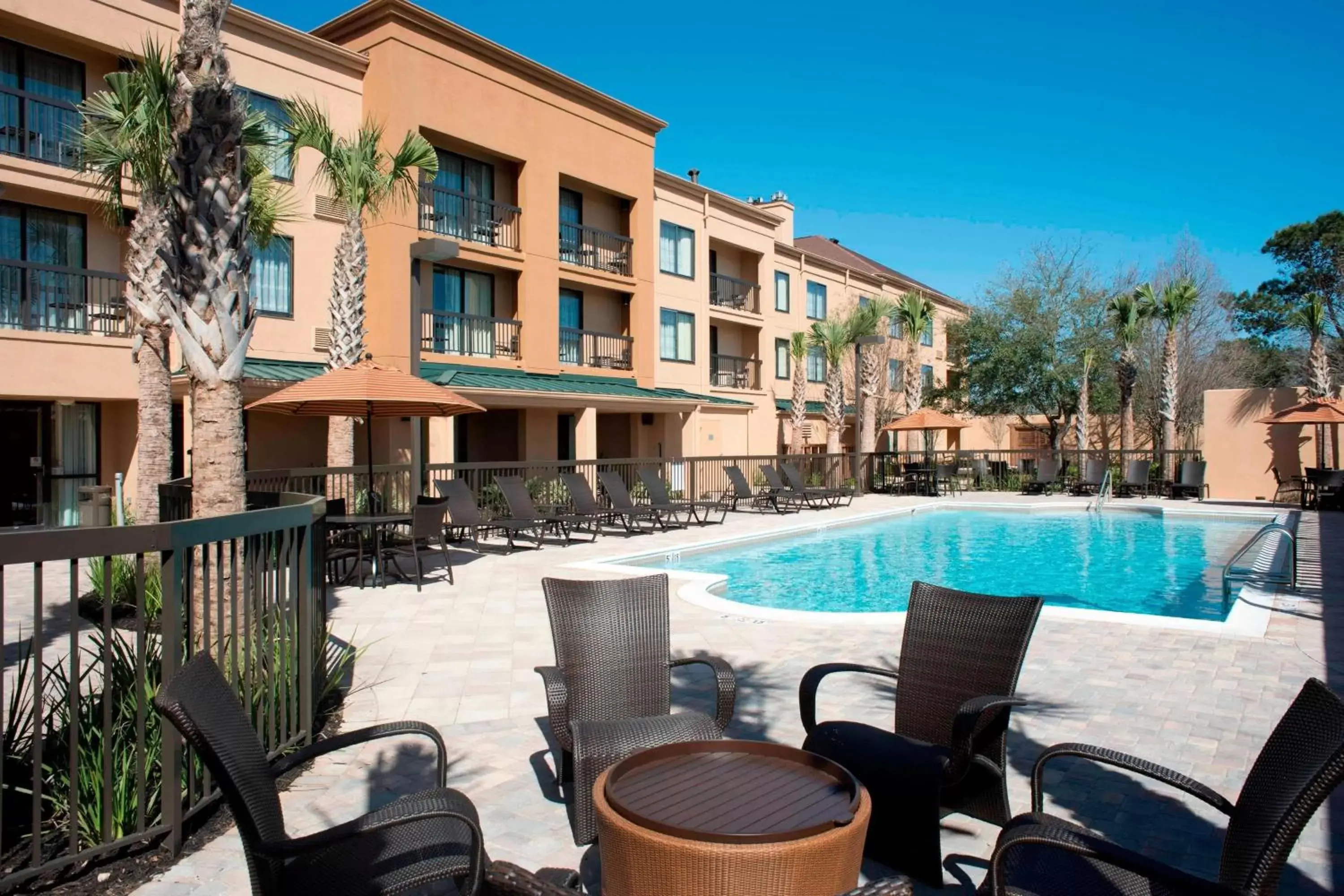 Swimming Pool in Courtyard Gulf Shores Craft Farms