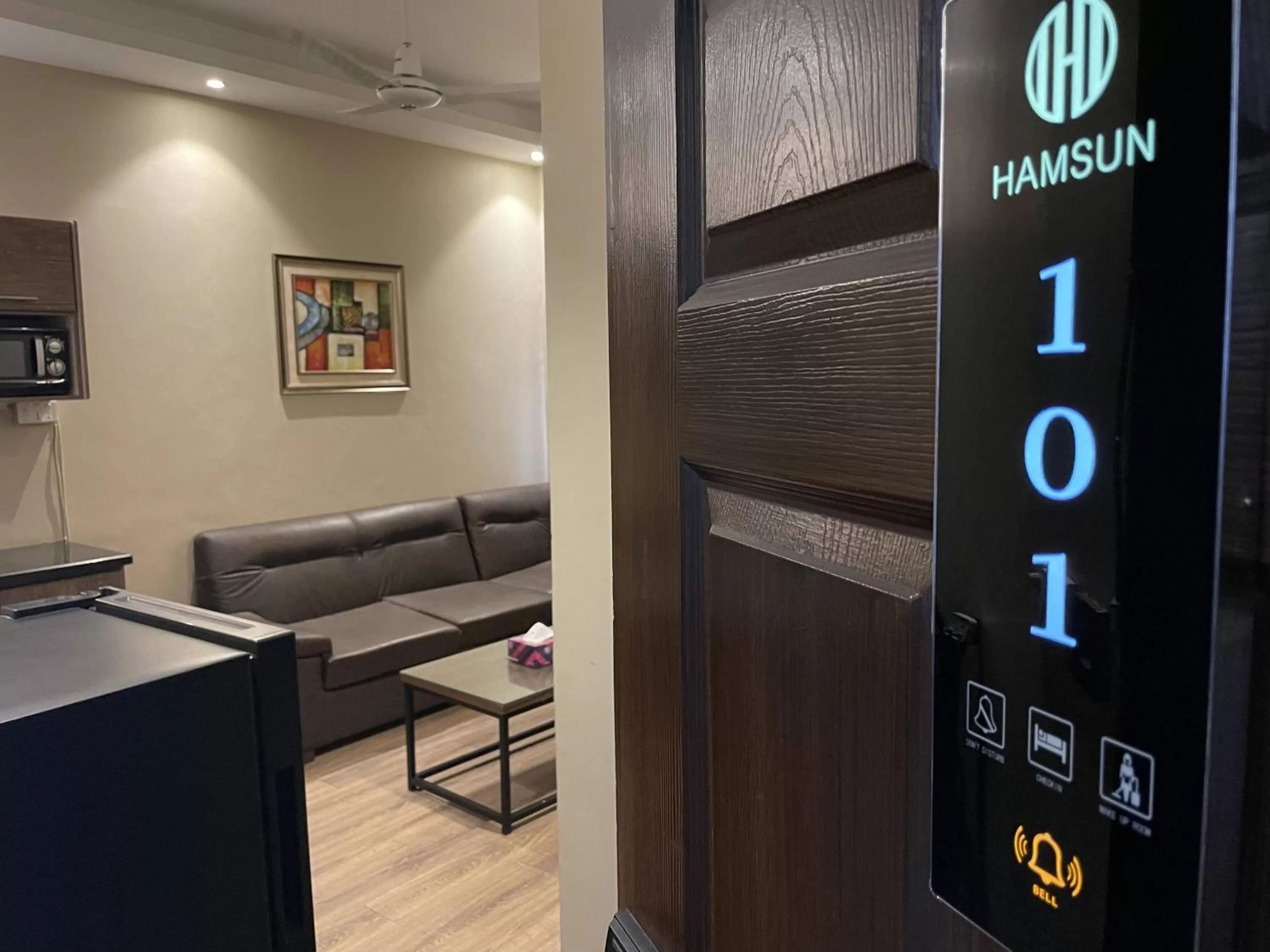 Logo/Certificate/Sign in Hamsun Shahrah-e-Faisal