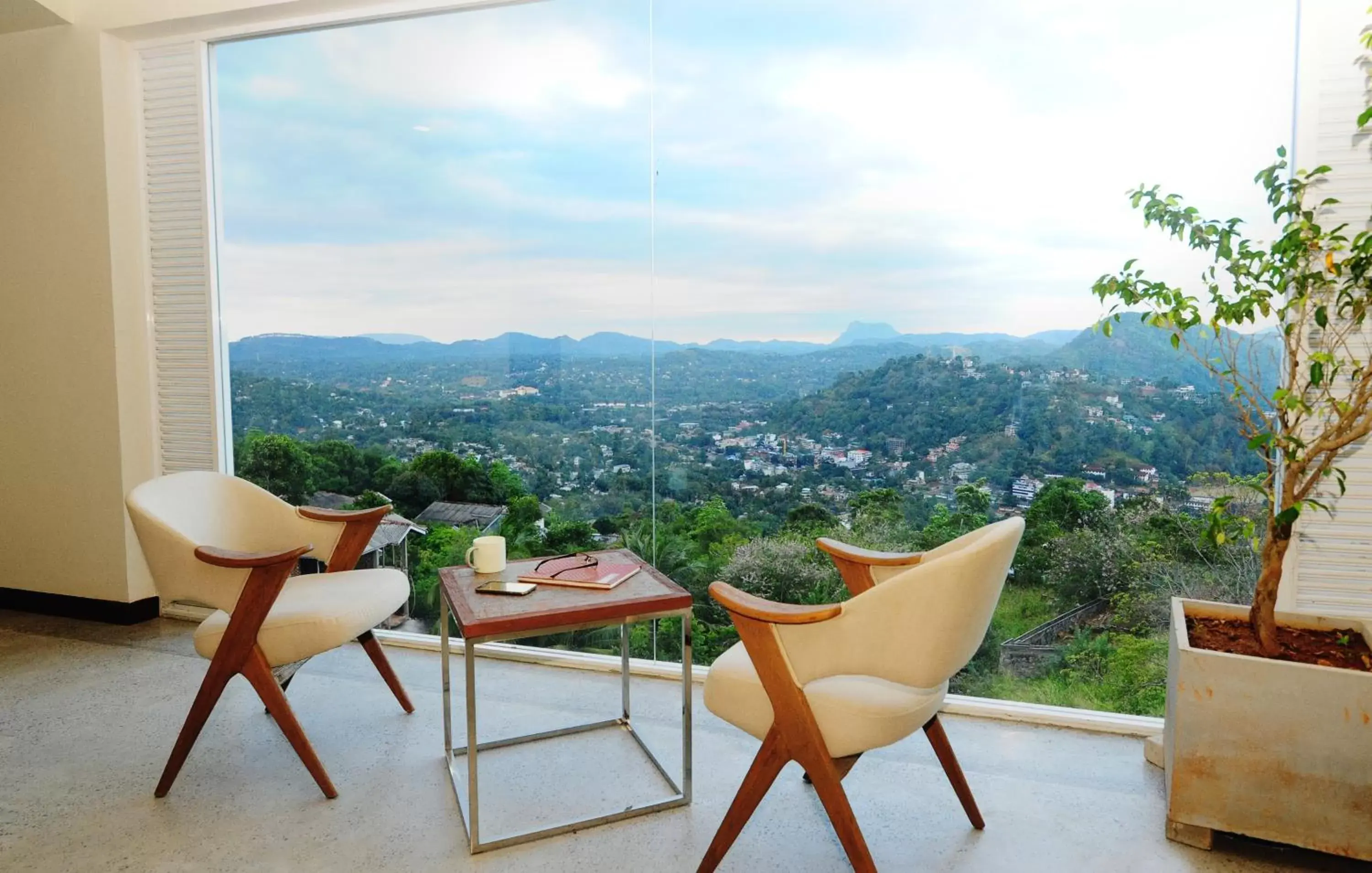 Balcony/Terrace, Mountain View in Skyloft Kandy by Aaradhya