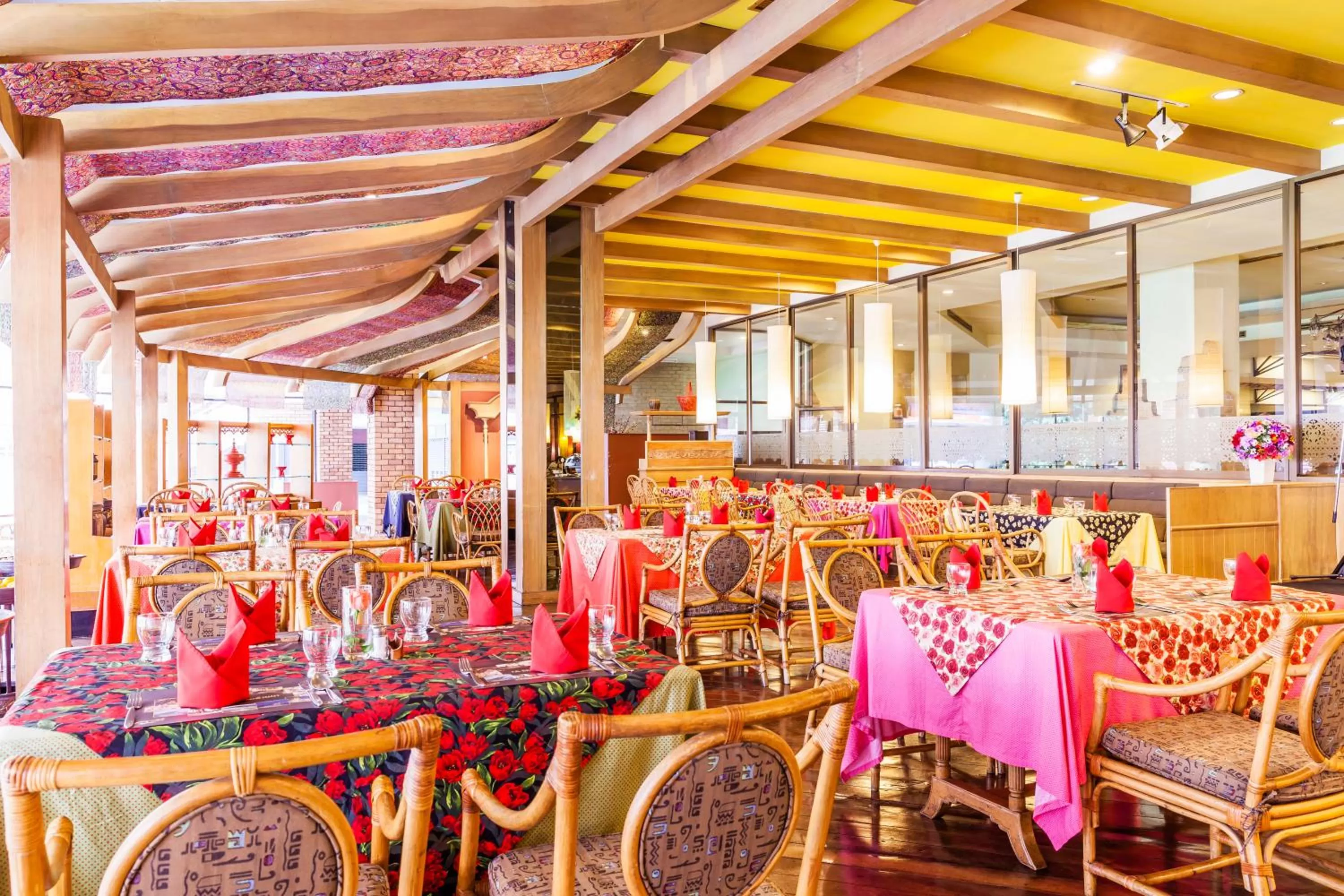 Restaurant/places to eat in Lotus Pang Suan Kaew Hotel