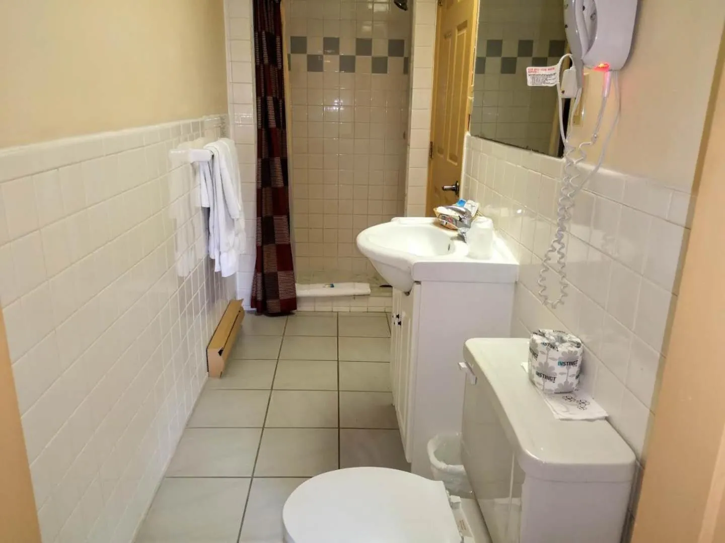 Bathroom in Hotel Motel La Marquise