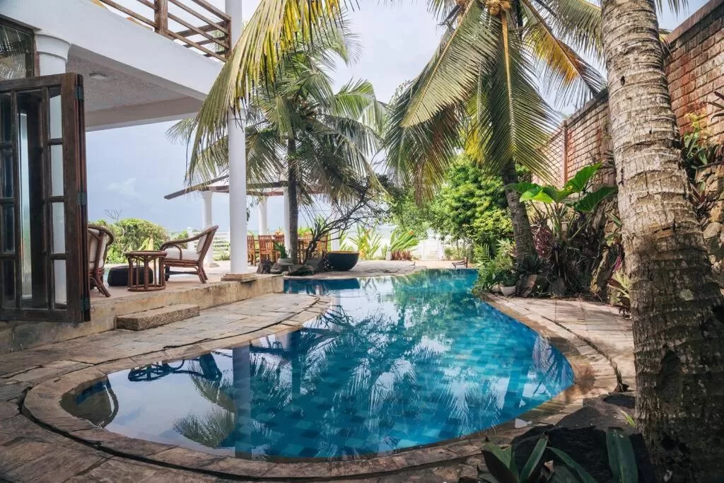 Sānti Beach House with pool & beach