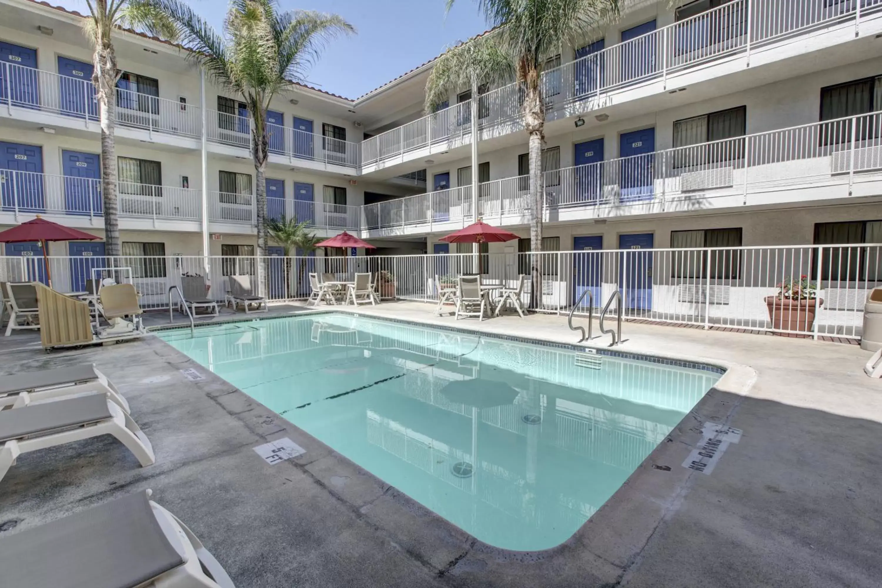 Property building, Swimming Pool in Motel 6-Bellflower, CA - Los Angeles