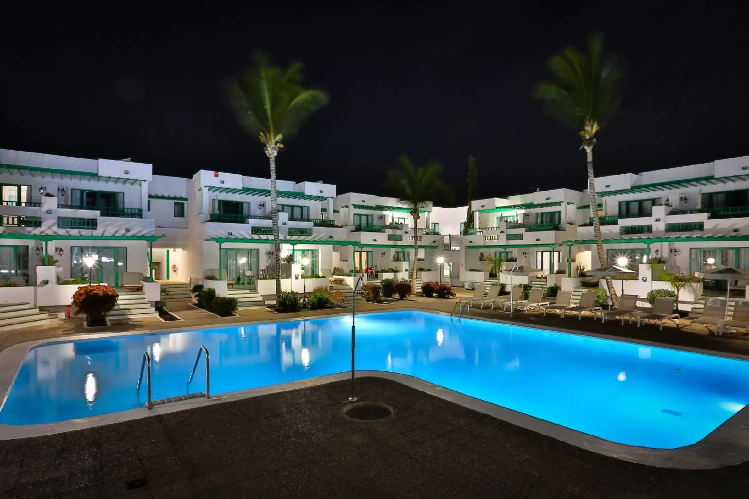 Property building in Nazaret Apartments Property building in Nazaret Apartments