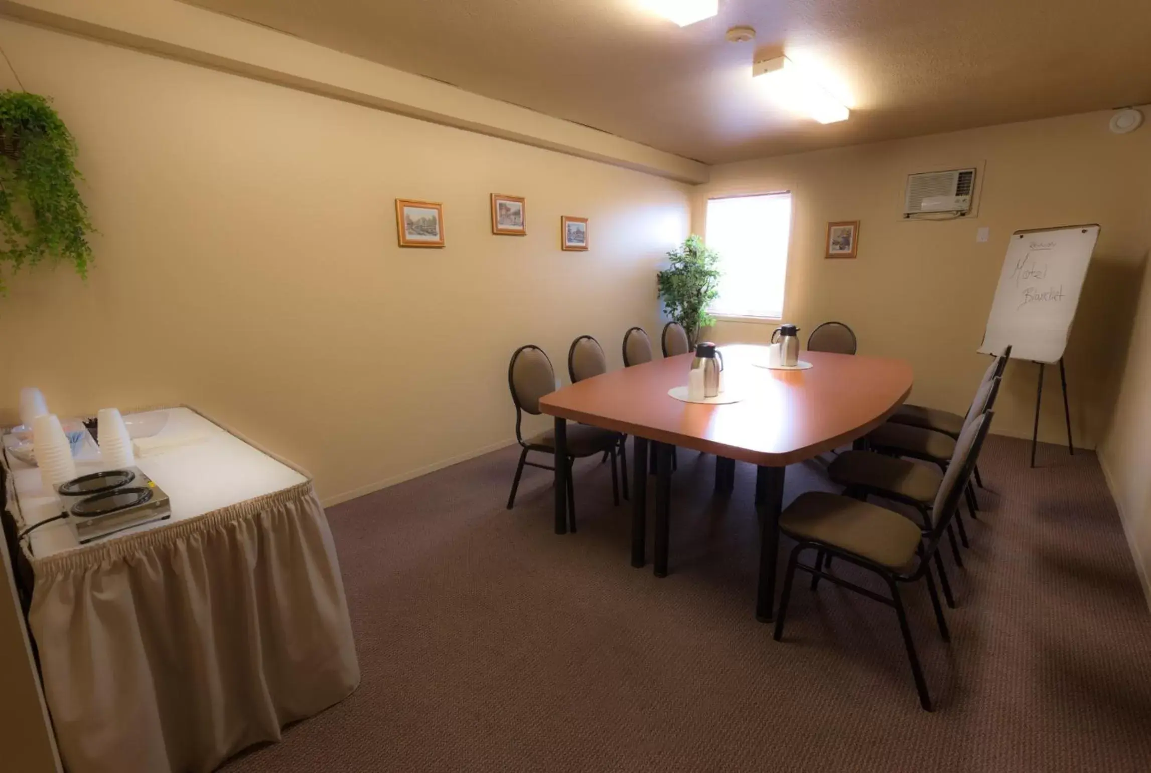 Business facilities in Travelodge by Wyndham Drummondville