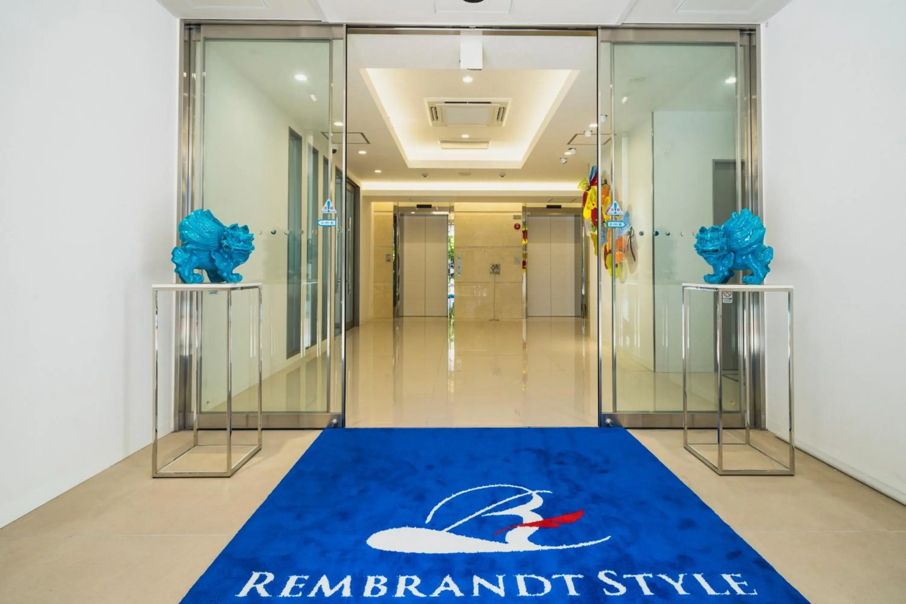 Facade/entrance in Rembrandt Style Naha Facade/entrance in Rembrandt Style Naha