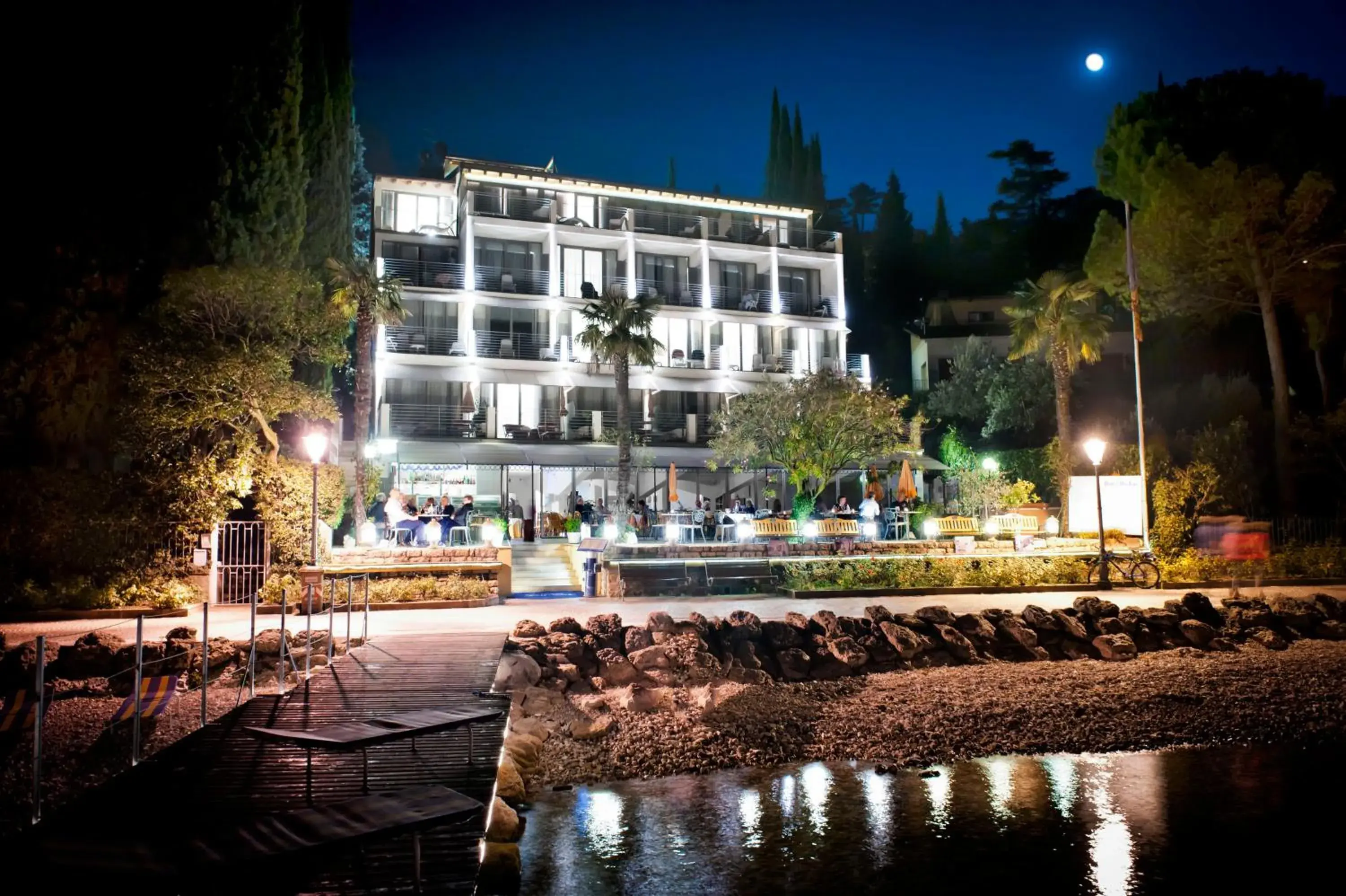 Facade/entrance, Property Building in Beach Hotel Du Lac Malcesine