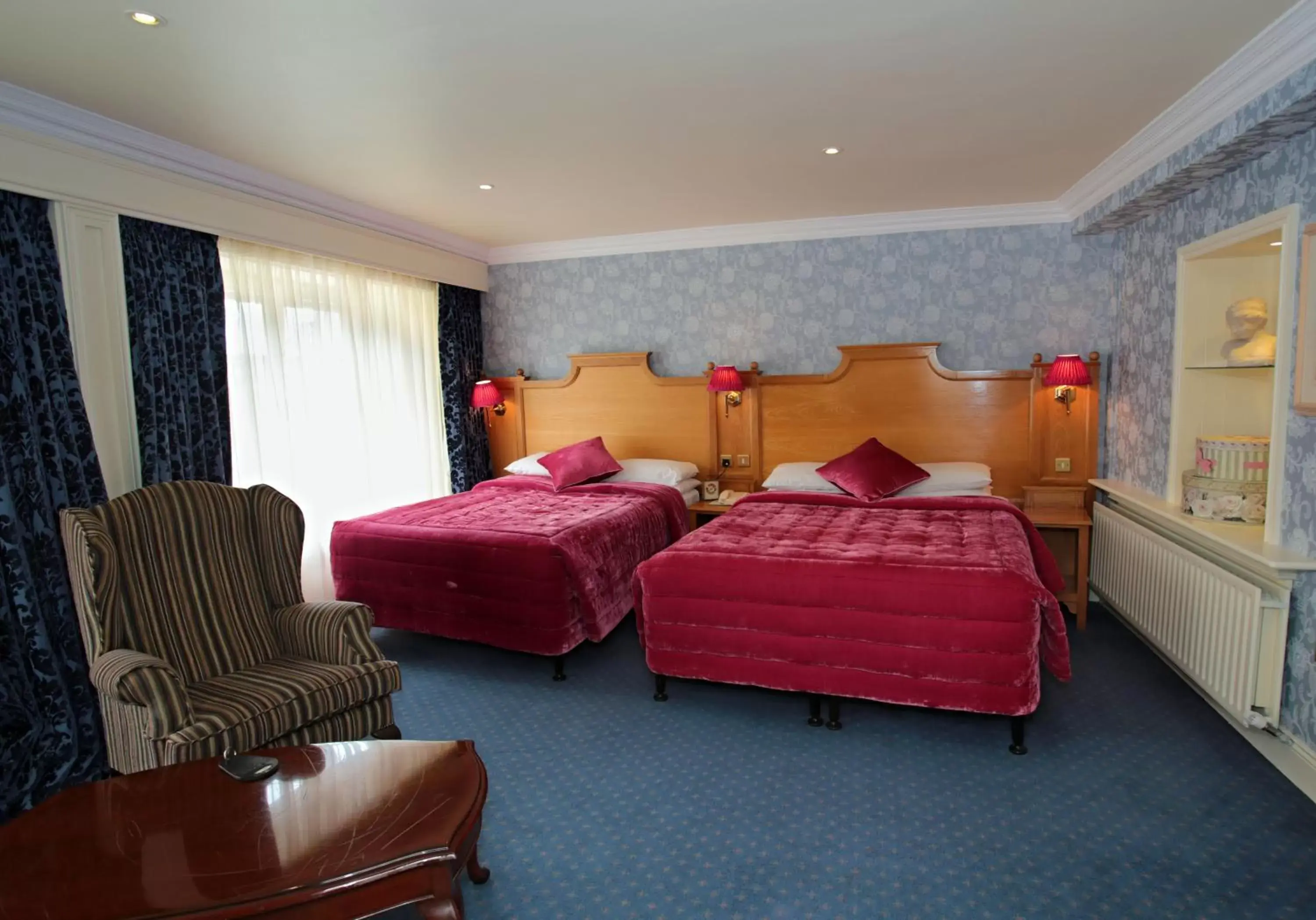 Bedroom, Bed in Arbutus Hotel