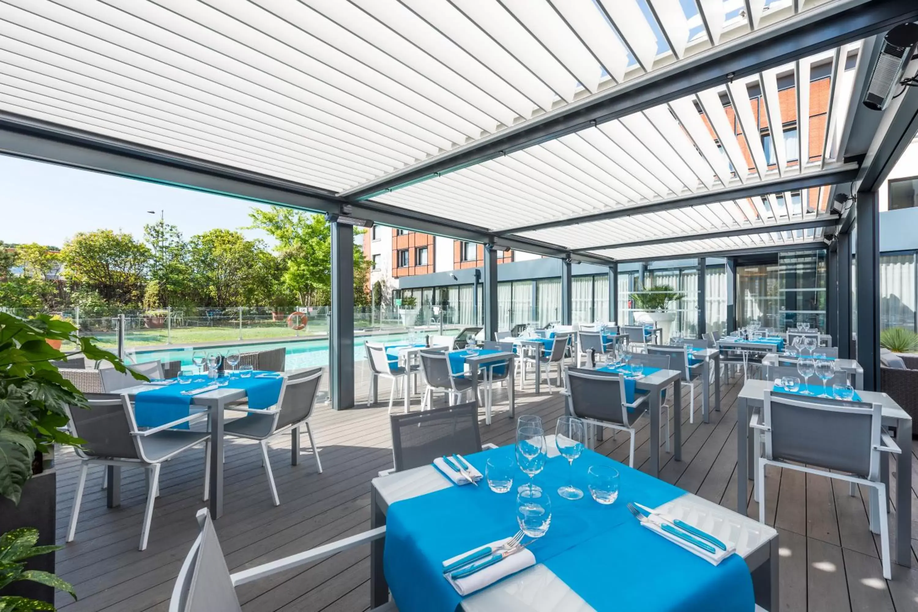 Balcony/Terrace, Restaurant/Places to Eat in Holiday Inn Toulouse Airport, an IHG Hotel