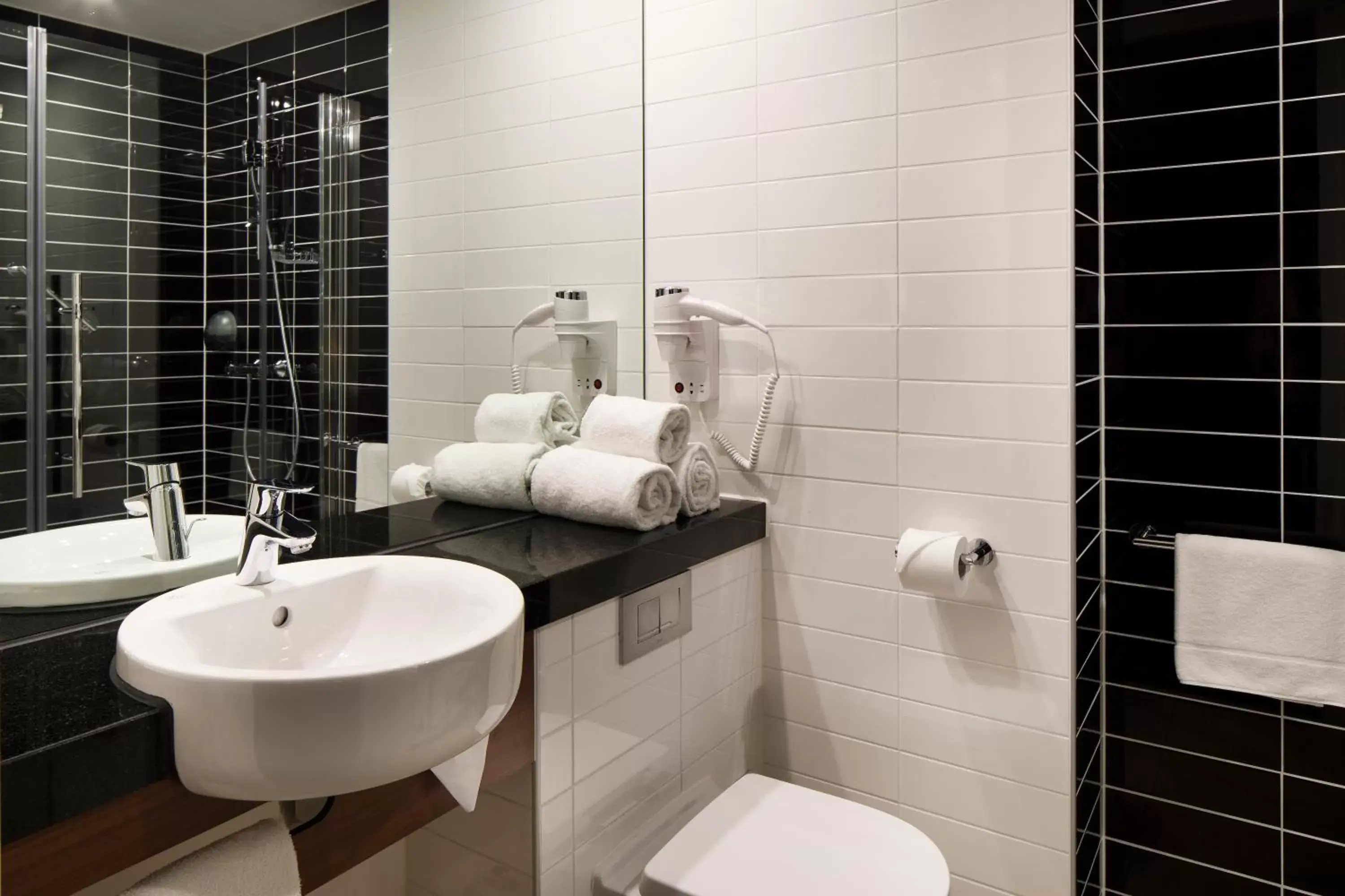 Toilet, Bathroom in Holiday Inn Express Amsterdam - Sloterdijk Station, an IHG Hotel