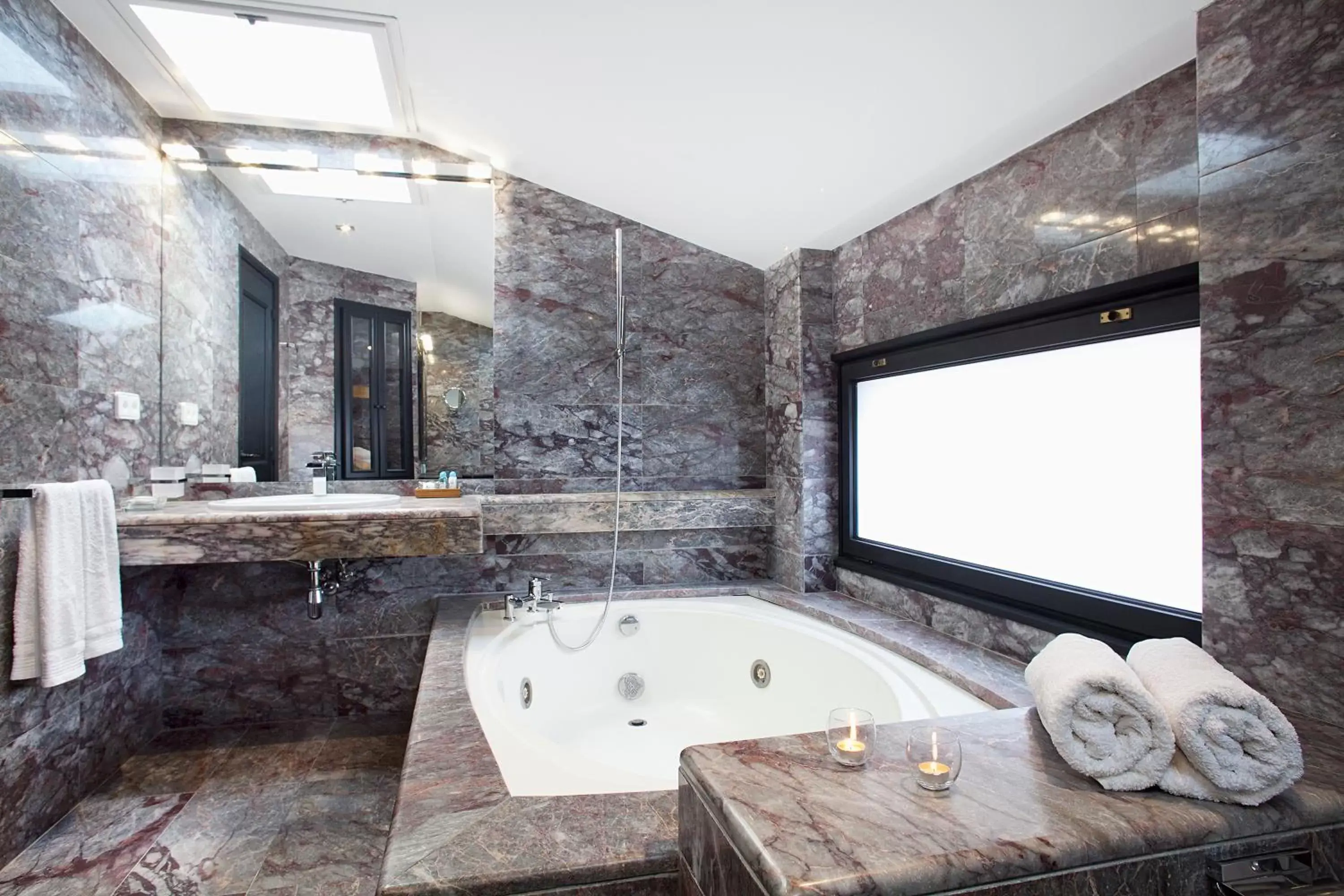 Hot Tub, Bathroom in Can Borrell