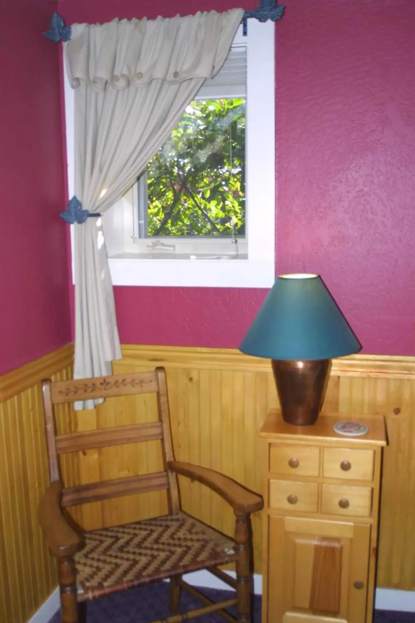 Seating Area in Arden Forest Inn