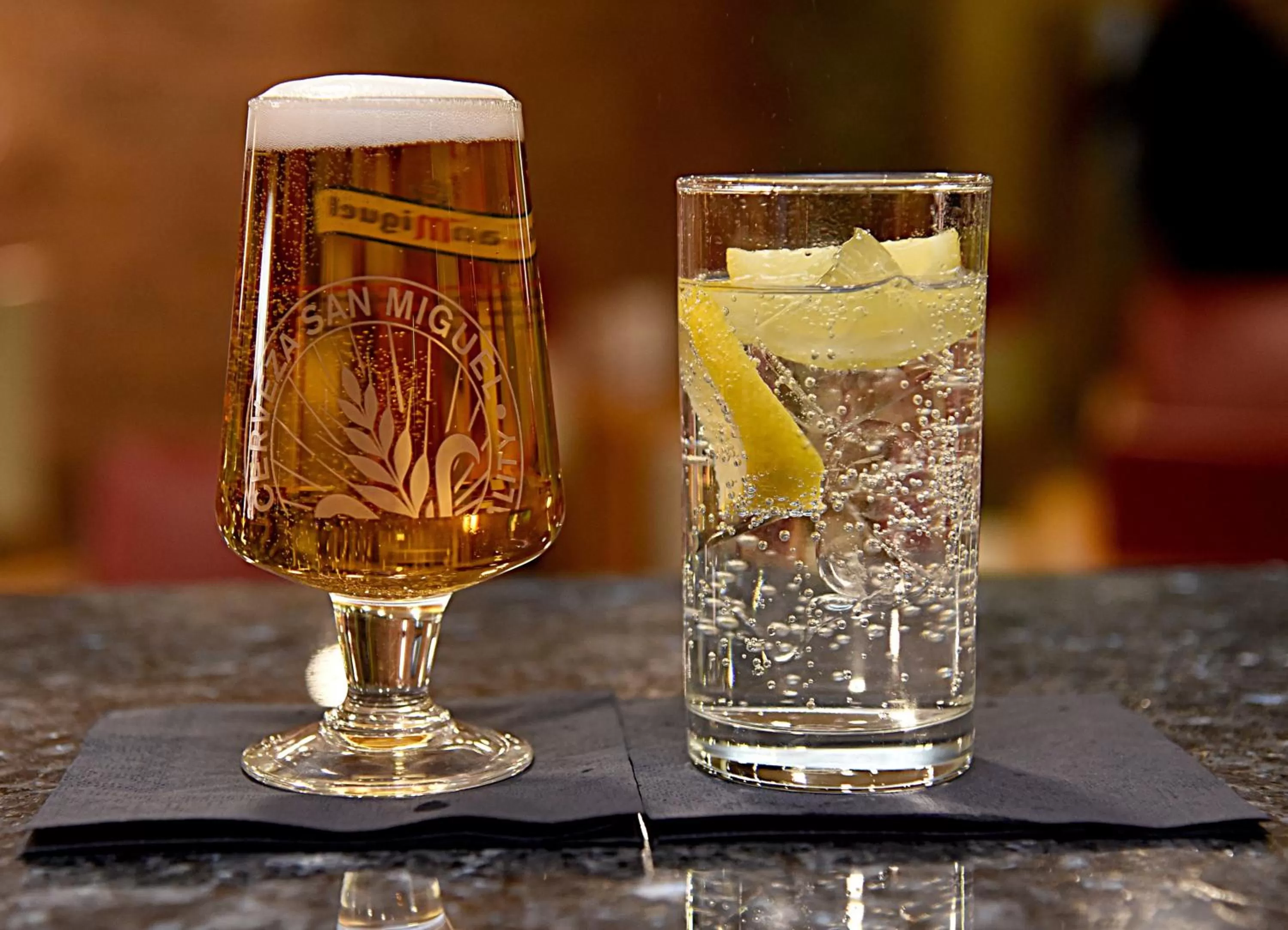 Lounge or bar in Holiday Inn Express Liverpool-Albert Dock by IHG