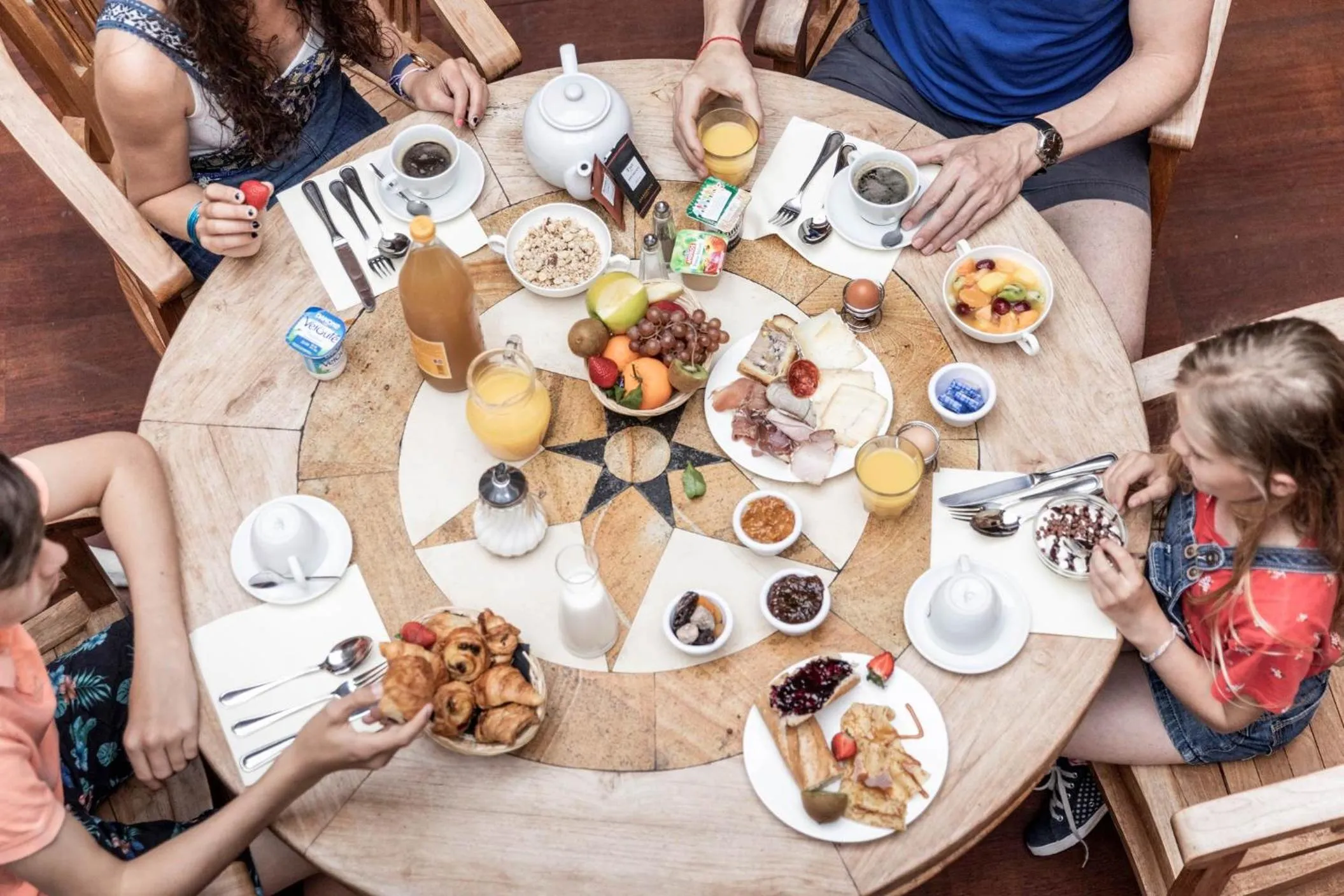 Patio in Manoir des Indes, The Originals Relais