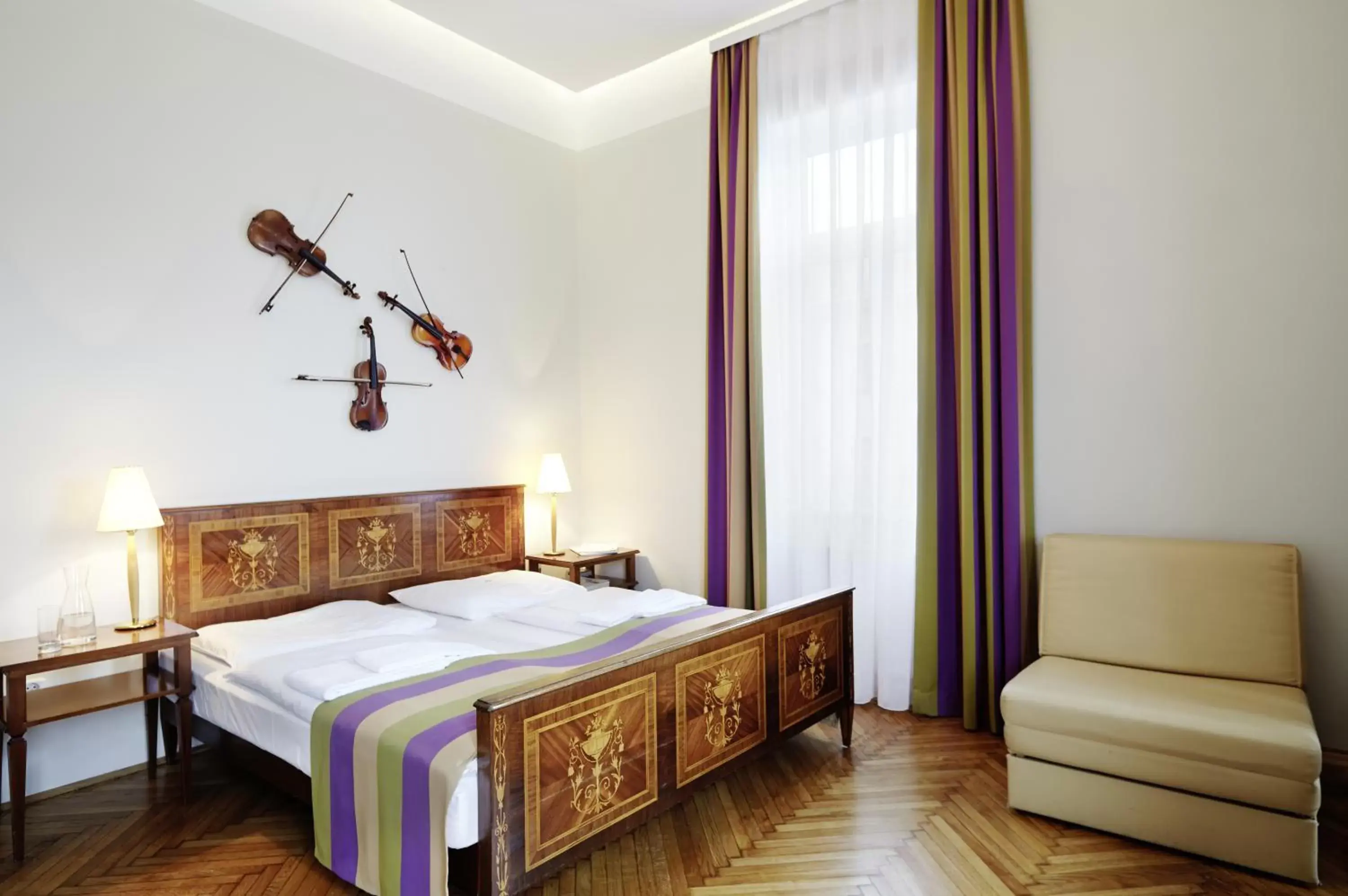 Photo of the whole room, Bed in Boutique Hotel Donauwalzer