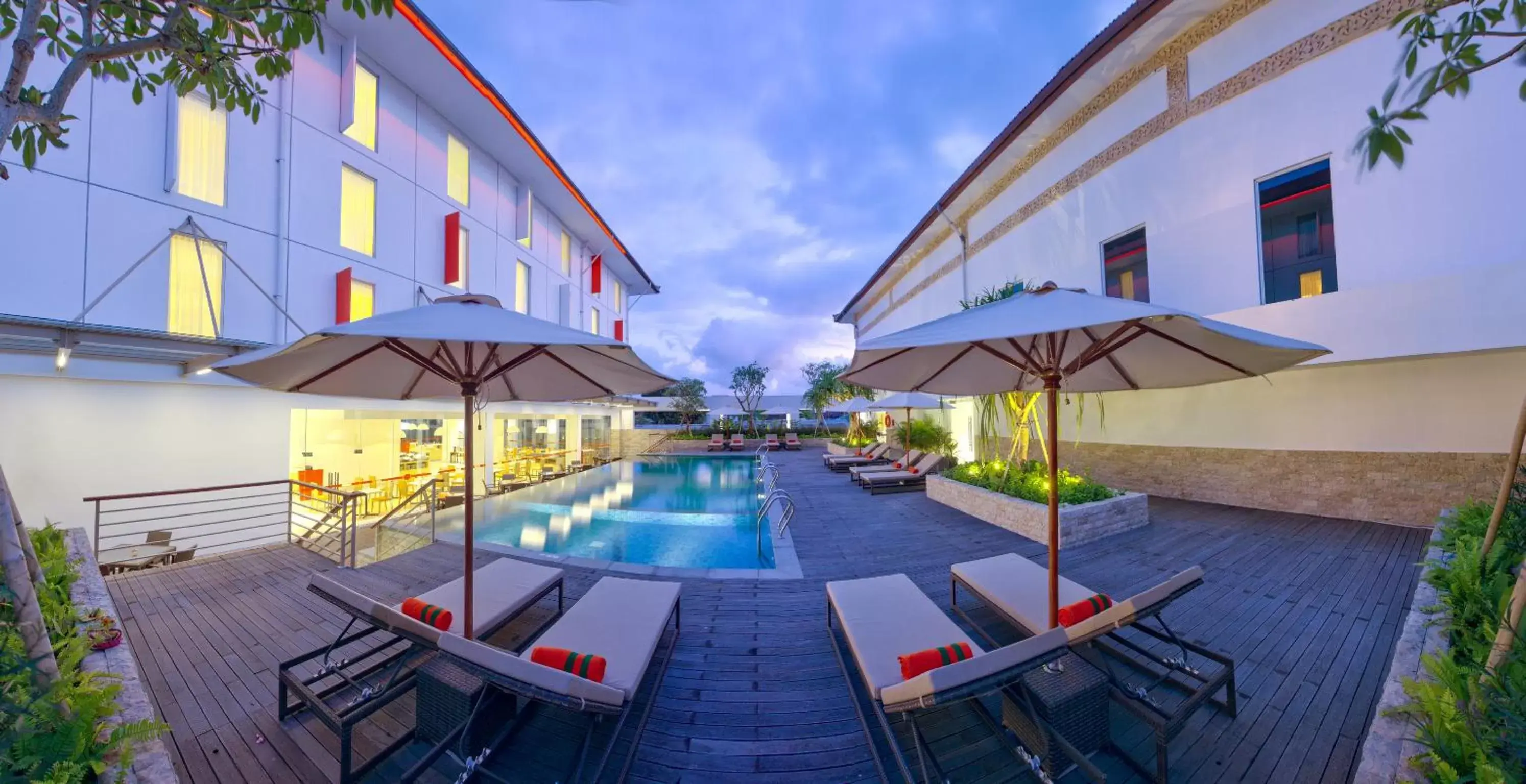 Facade/entrance, Swimming Pool in HARRIS Hotel and Conventions Denpasar Bali