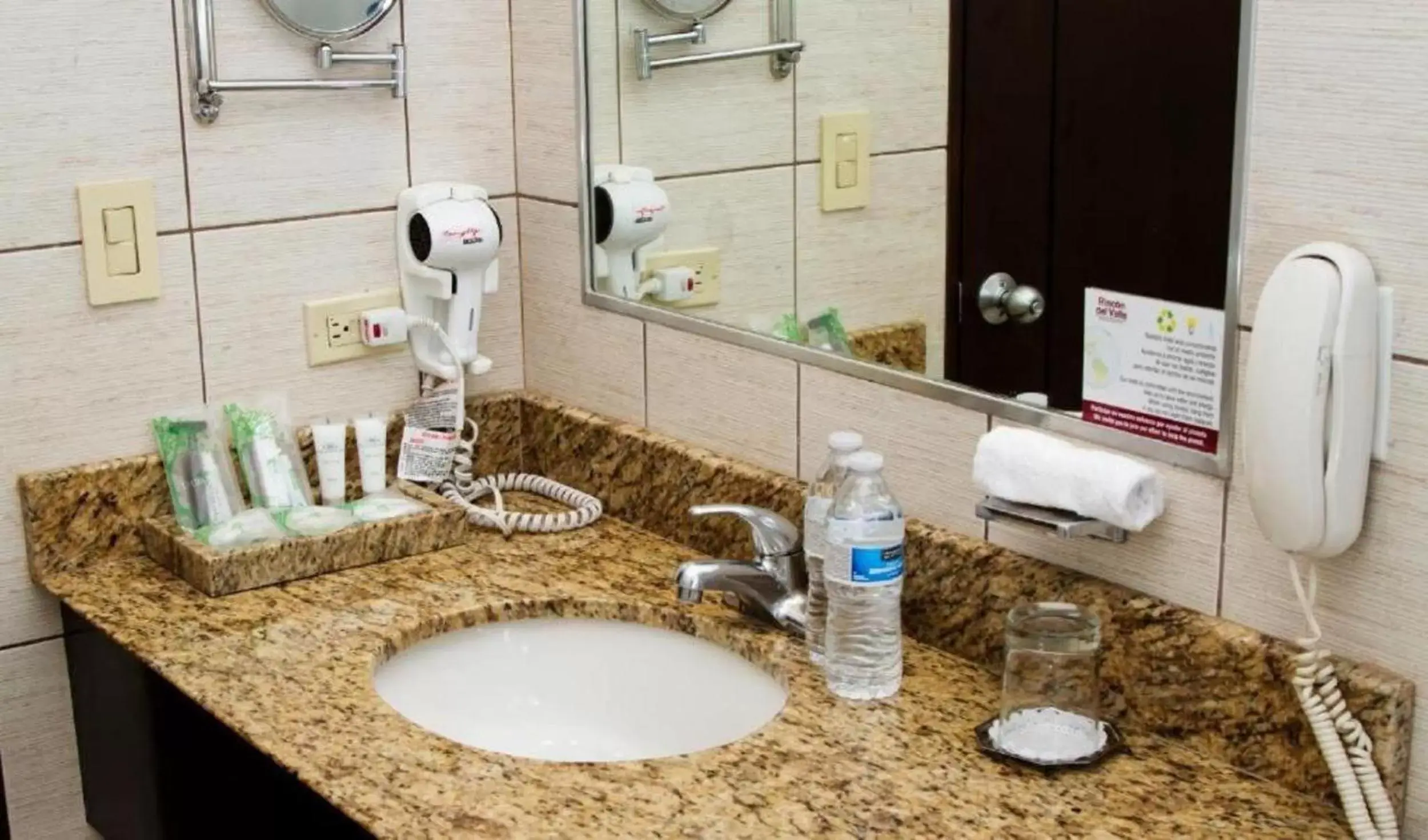 Bathroom in Rincon del Valle Hotel & Suites