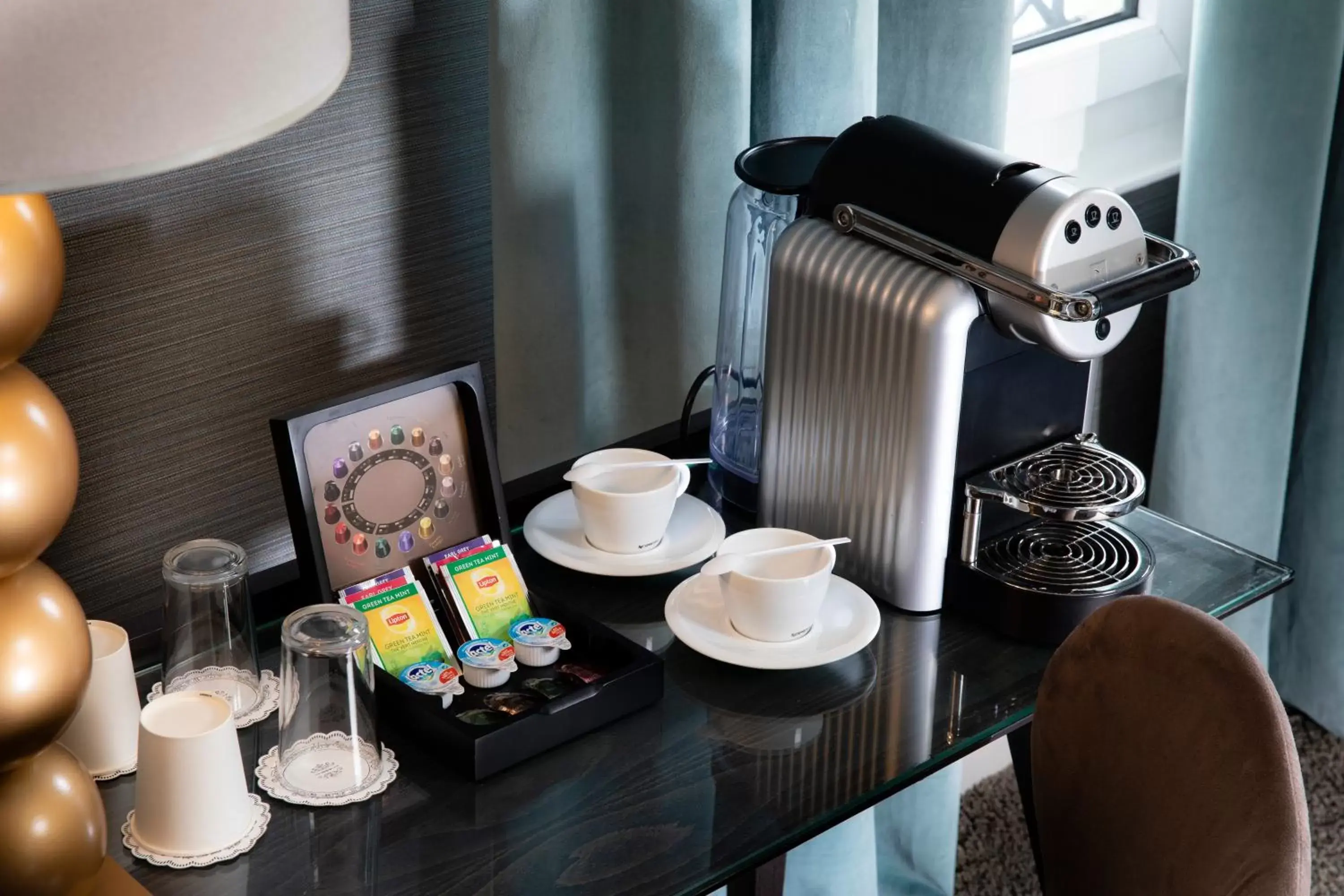 Coffee/tea facilities in Hôtel Plaza Étoile Coffee/tea facilities in Hôtel Plaza Étoile