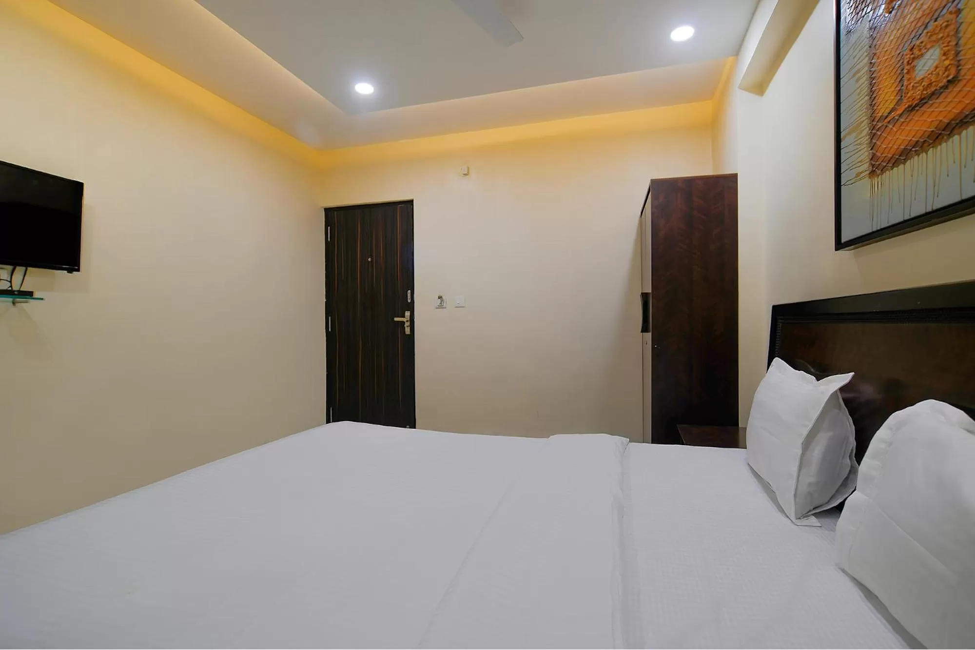 Bed in FabHotel Imperial Regency
