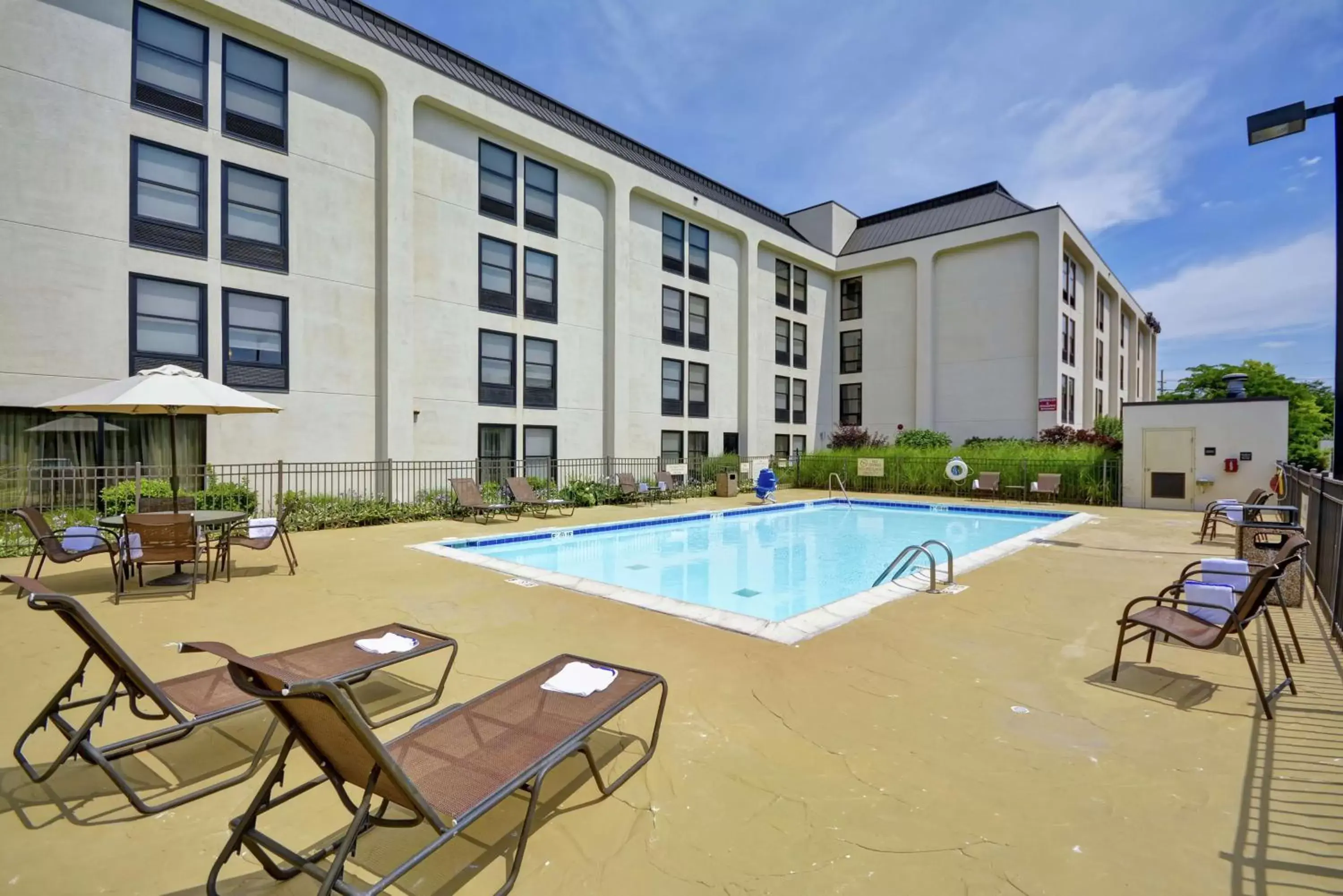 Property building, Swimming Pool in Hampton Inn Detroit Northville