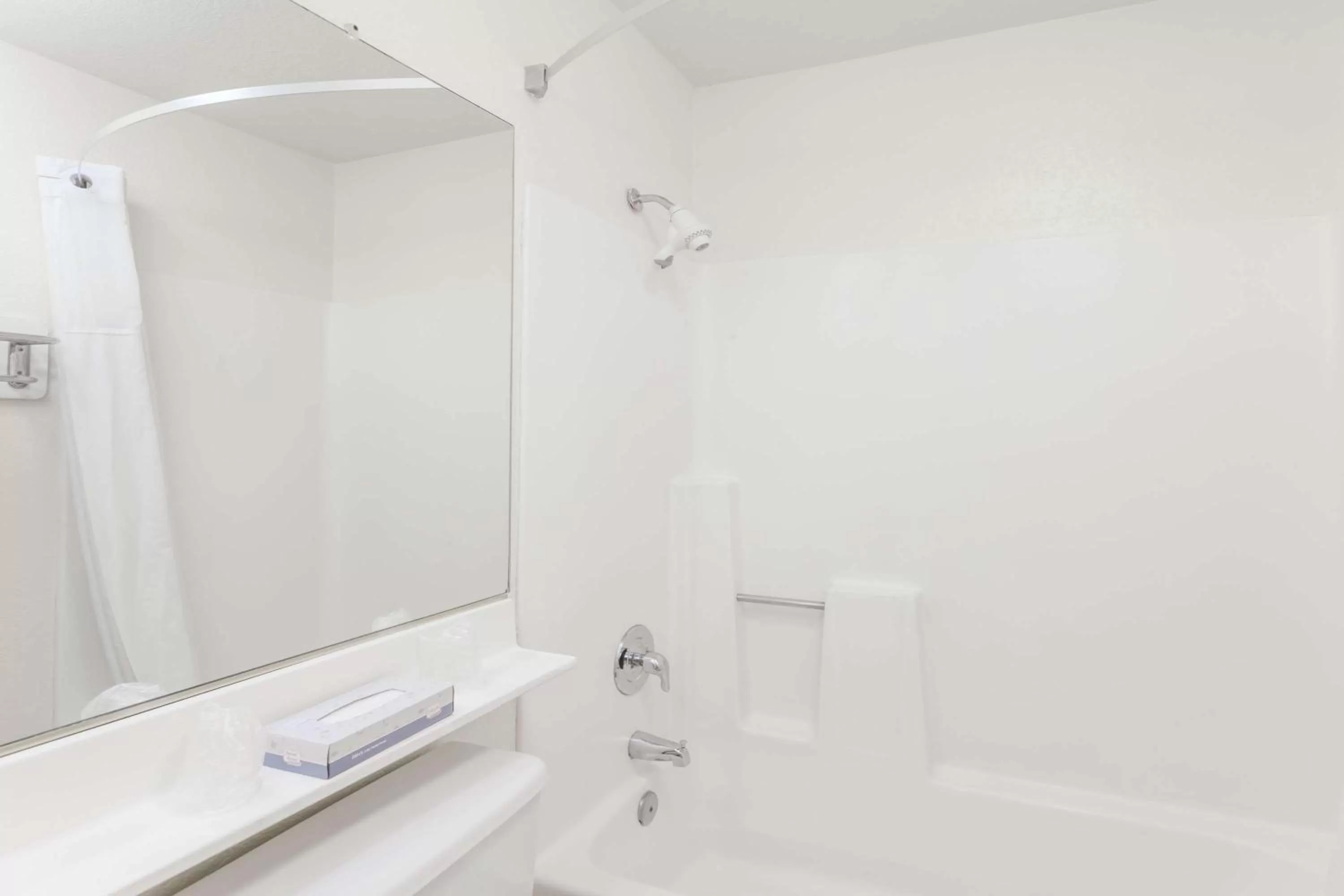 Queen Room - Non-Smoking in Days Inn by Wyndham San Marcos